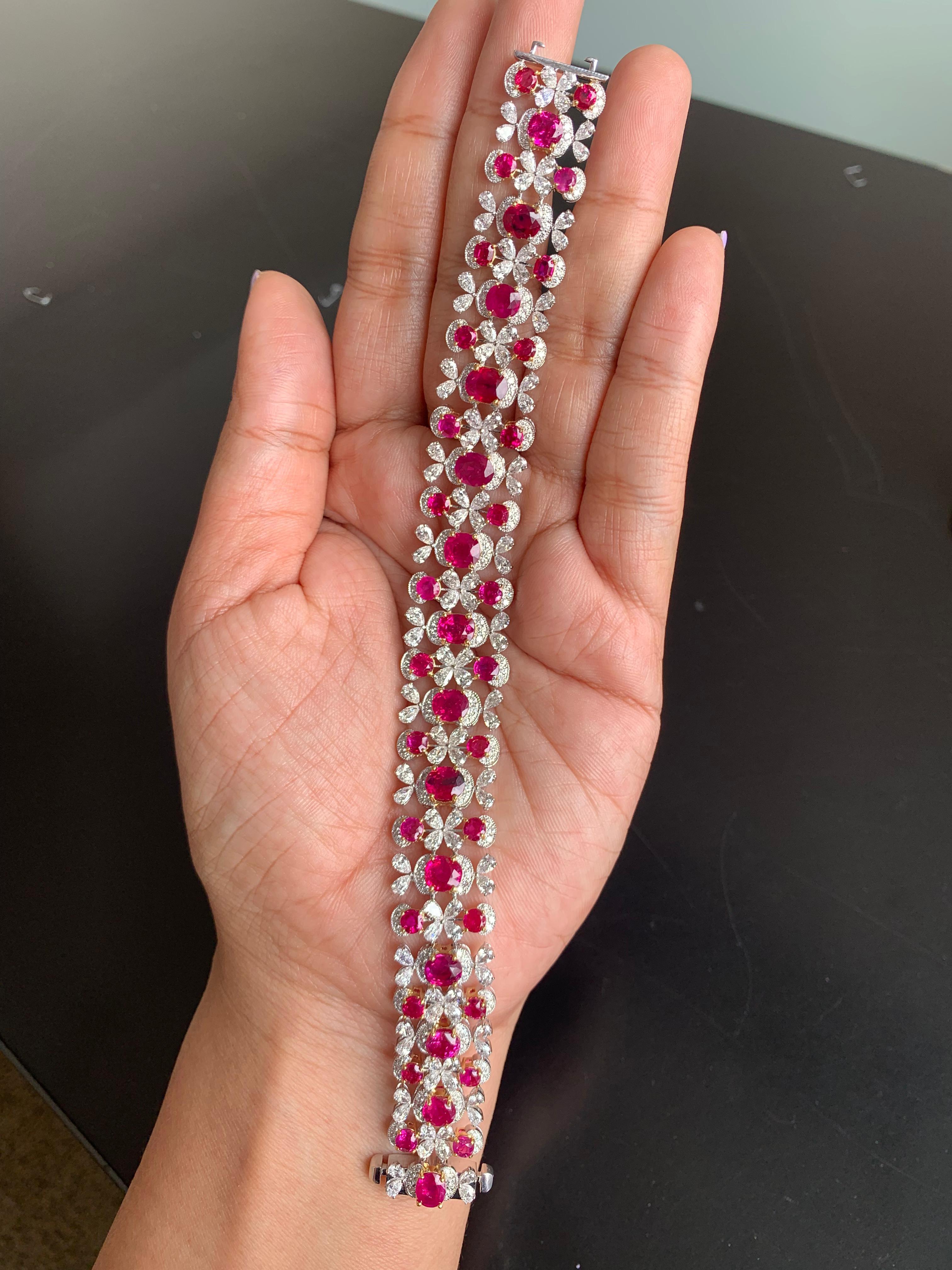 22,25 Karat Burma No Heat Rubin und Diamant-Armband in 18 Karat Weißgold im Zustand „Neu“ im Angebot in Bangkok, TH