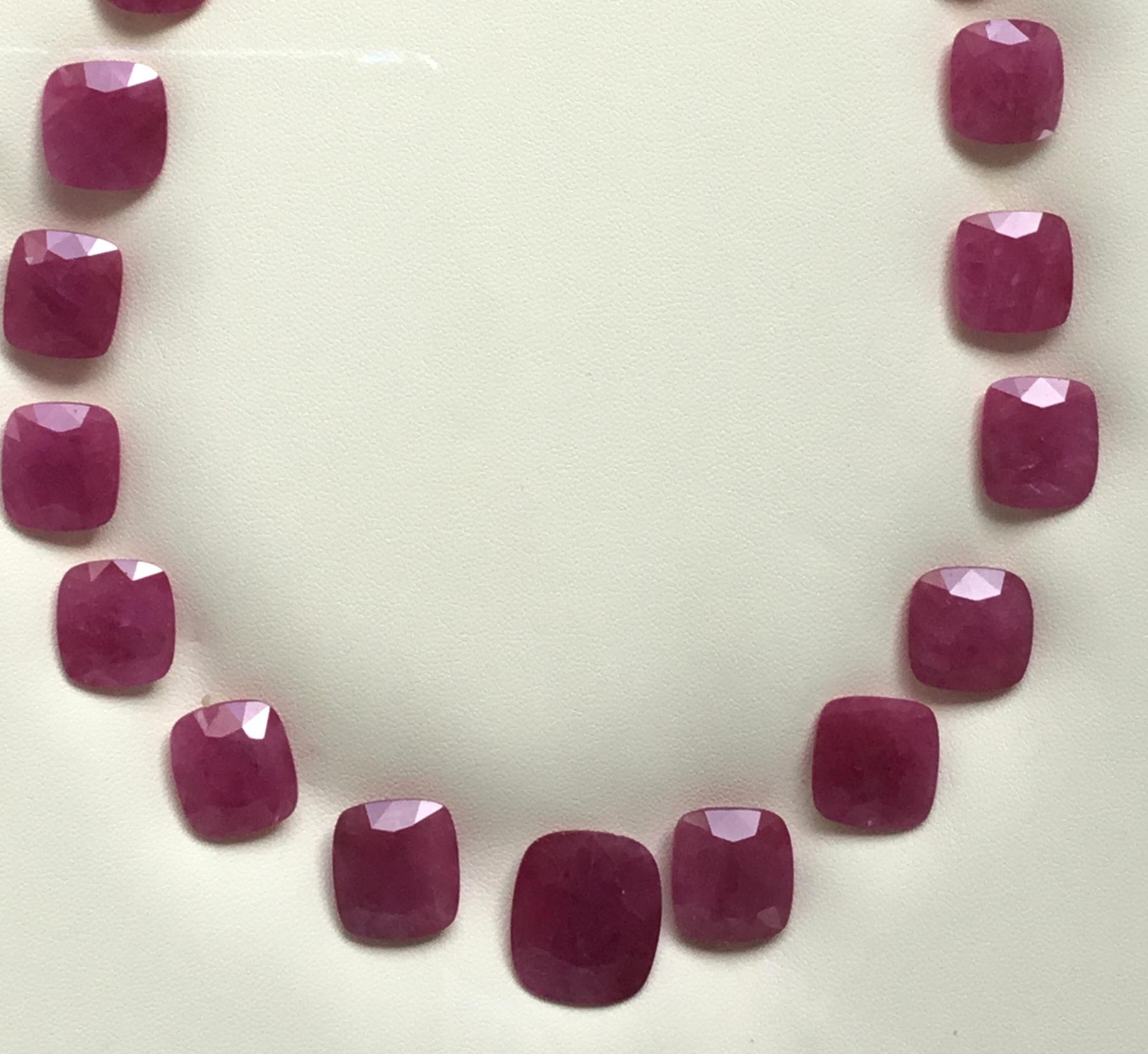 Taille coussin 222.53 Carats Ruby Mozambique Cushion Faceted Cutstone Layout Heated Natural Gem en vente