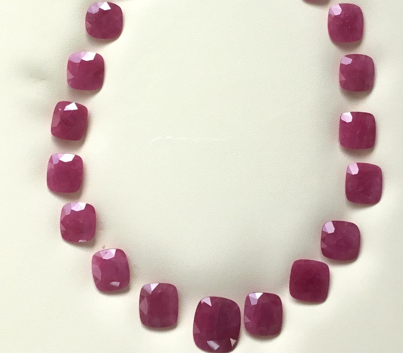222.53 Carats Ruby Mozambique Cushion Faceted Cutstone Layout Heated Natural Gem Unisexe en vente