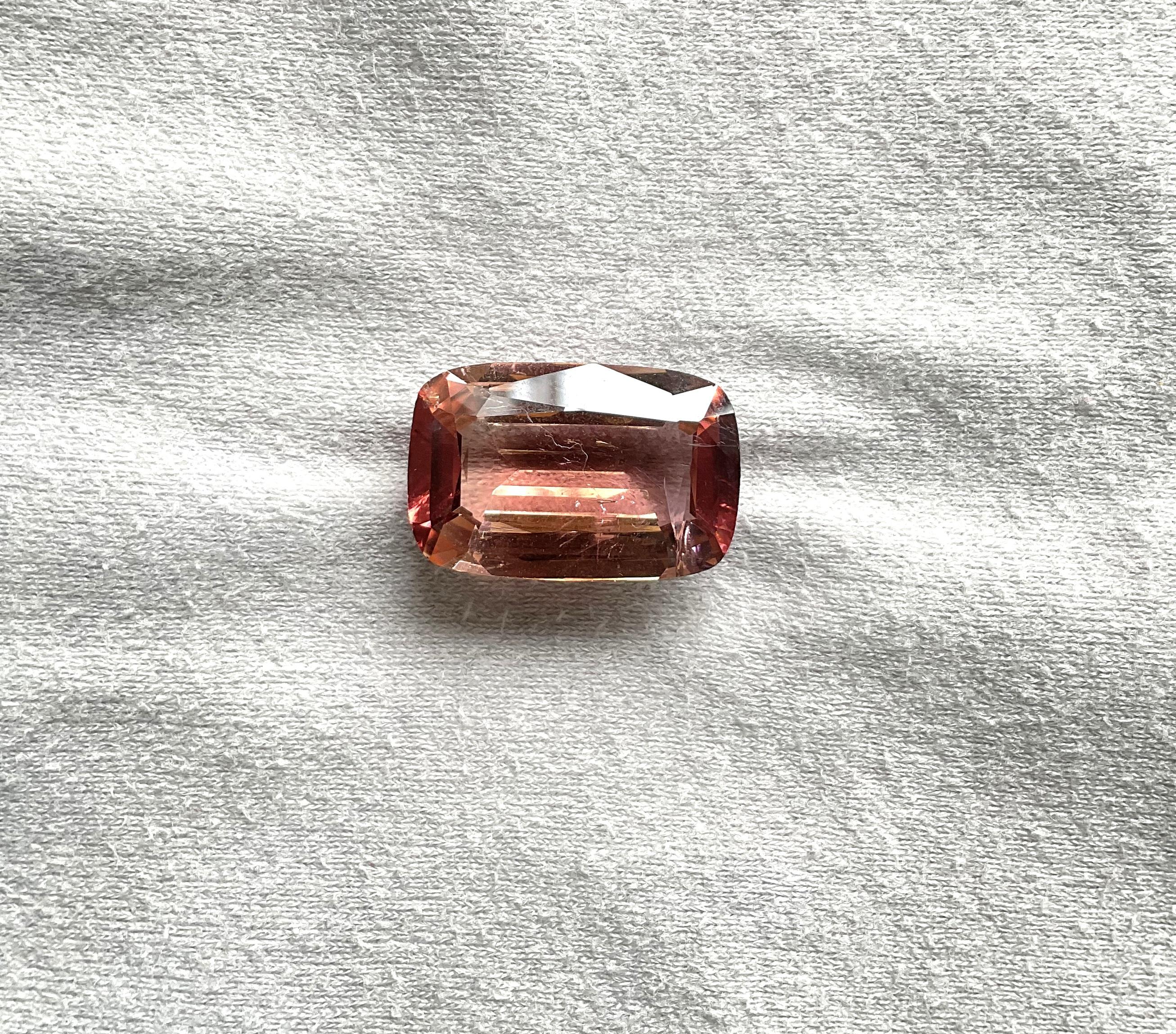 22.27 Carati di qualità superiore Tormalina Pesca Taglio Cuscino Per Gioielli Gemma

Pietra preziosa - Tormalina
Peso - 22,27 carati
Forma - Cuscino
Dimensioni -  23.5x15x8.5 MM
Pezzi - 1