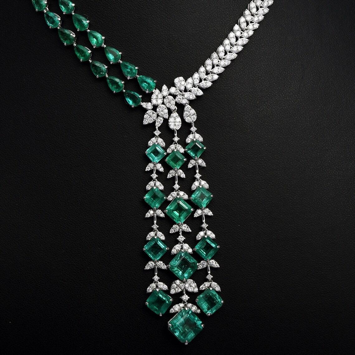 Contemporary 22.28 Carat Zambian Emerald 18 Karat White Gold Diamond Necklace For Sale