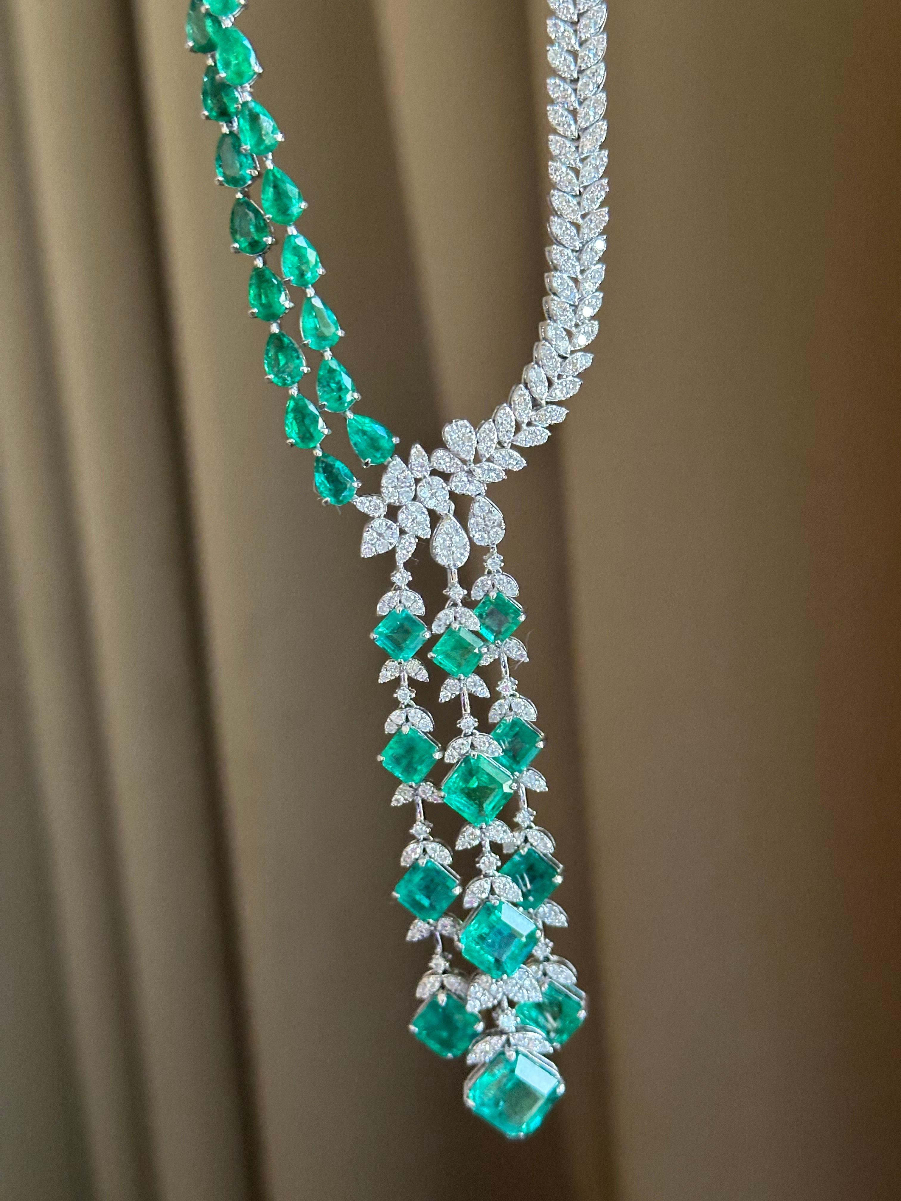 22.28 Carat Zambian Emerald 18 Karat White Gold Diamond Necklace Neuf - En vente à Hoffman Estate, IL