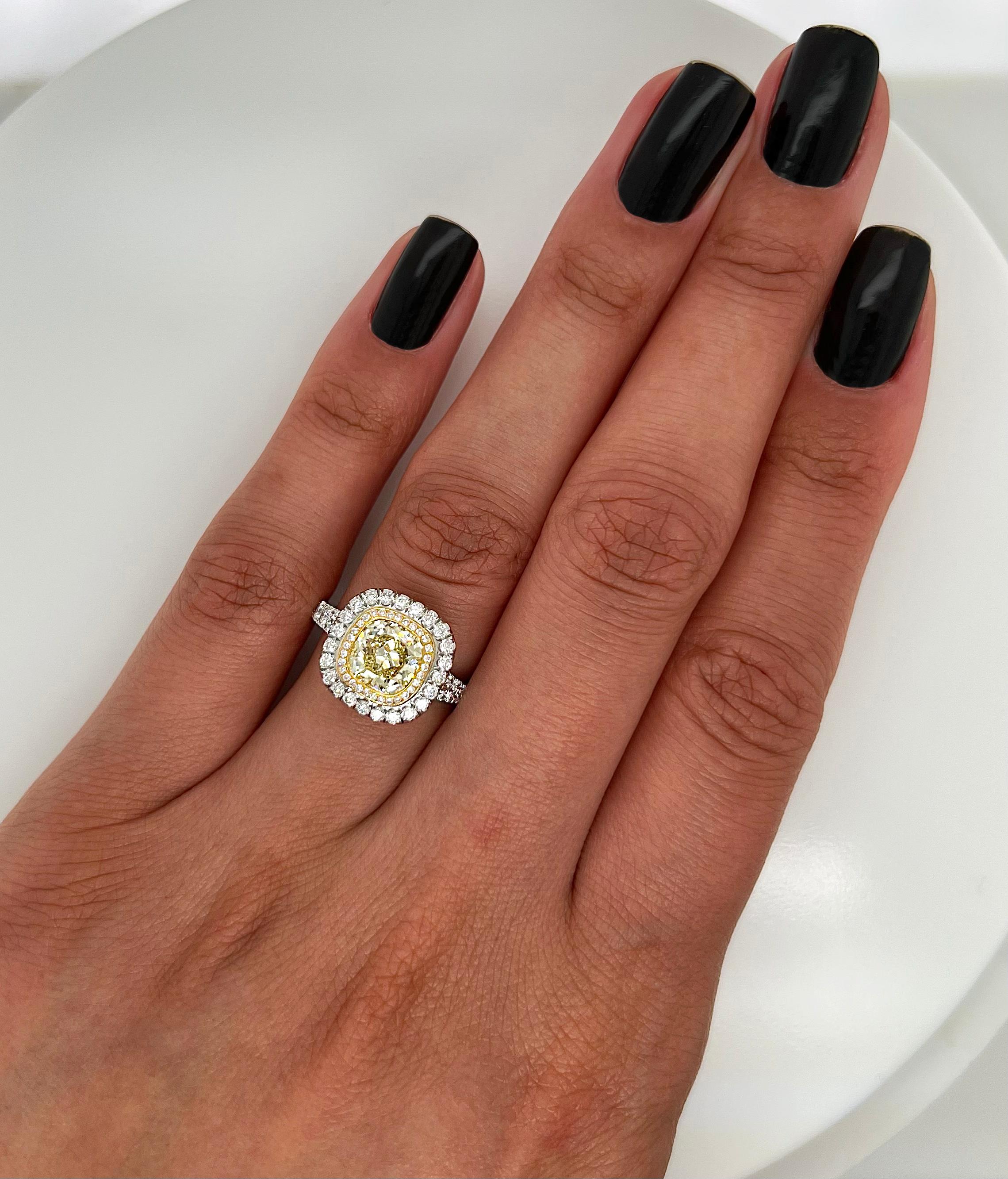 2,22 Gesamtkarat Ausgefallener gelber Diamant Damen Verlobungsring GIA im Zustand „Neu“ im Angebot in New York, NY