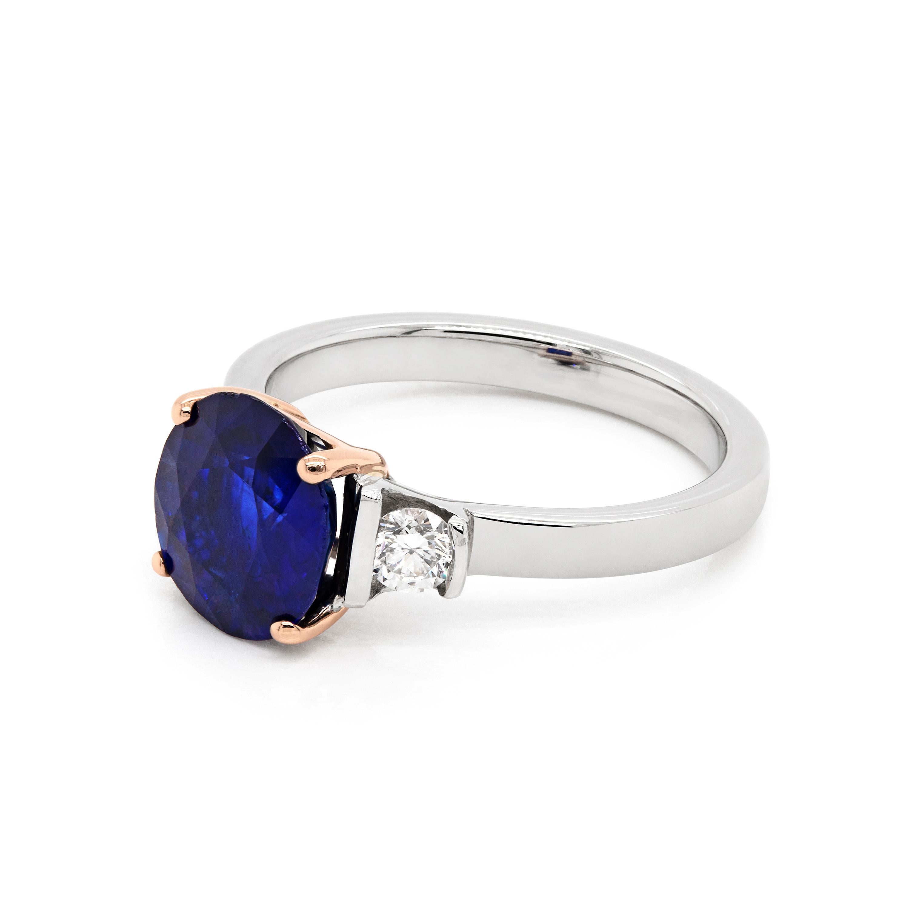 Verlobungsring aus Platin und Roségold mit 2,22 Karat blauem Saphir und Diamant (Moderne) im Angebot