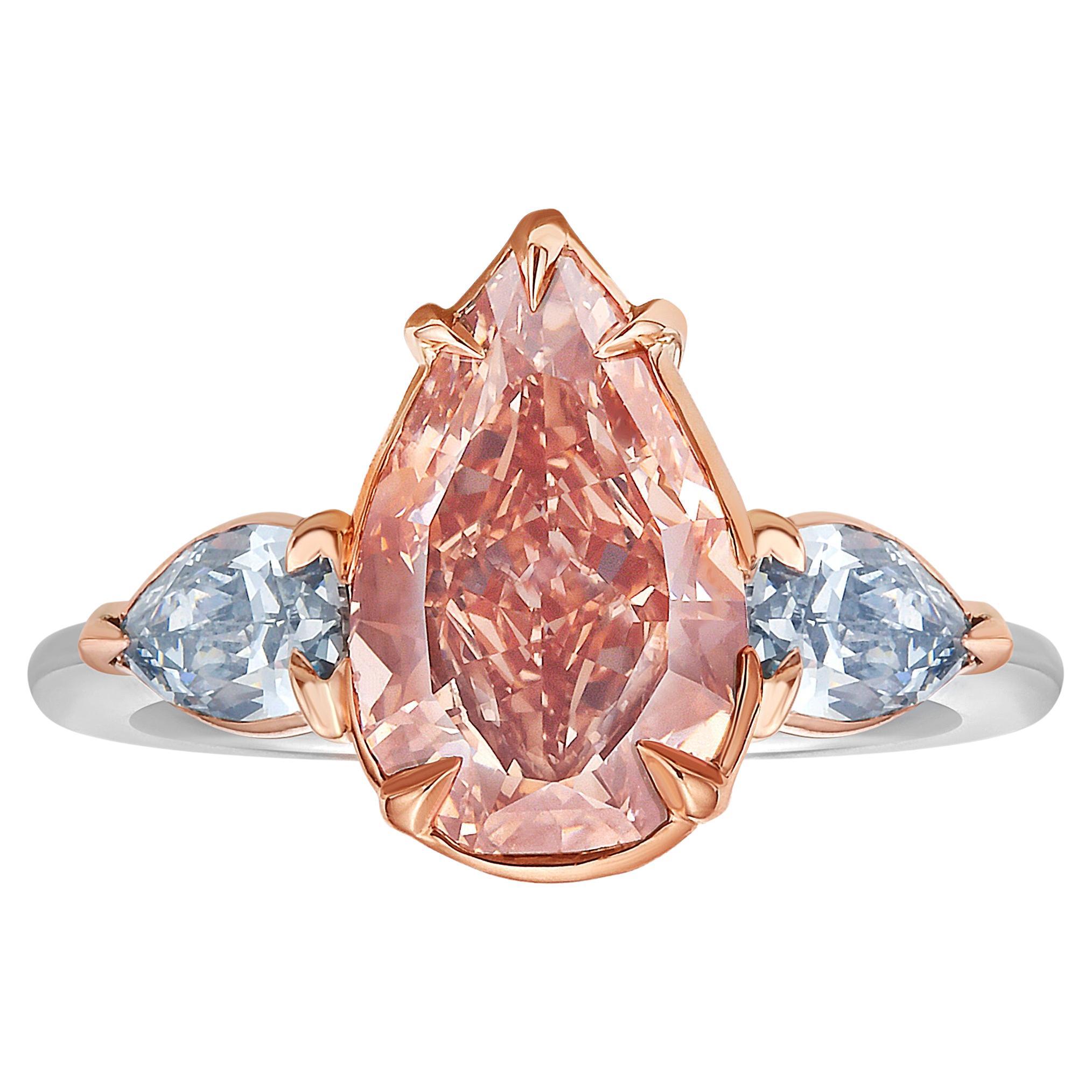 2,22ct Fancy Deep Brown-Pink Pear Diamond mit blauen Diamanten Drei Stein Ring