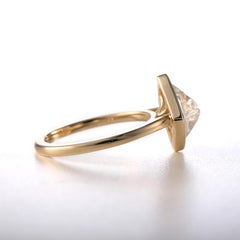 Ring aus 14-karätigem Gelbgold mit einem rohgeschliffenen Diamanten von 2,22 Karat in der Farbe H