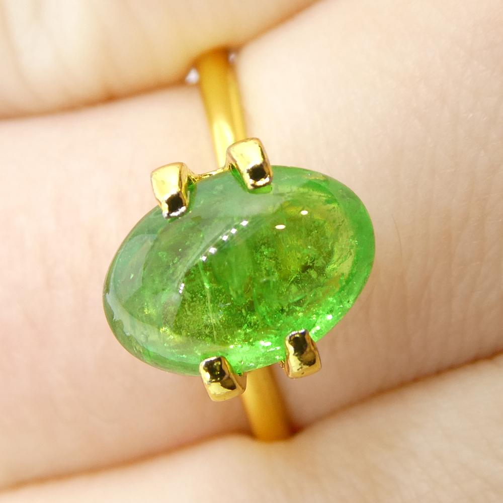 Granato ovale cabochon di tsavorite verde del Kenya, 2.22ct, non riscaldato in vendita 1
