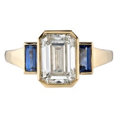 Handgefertigter Amelia Smaragdschliff Diamantring mit Saphiren von Single Stone