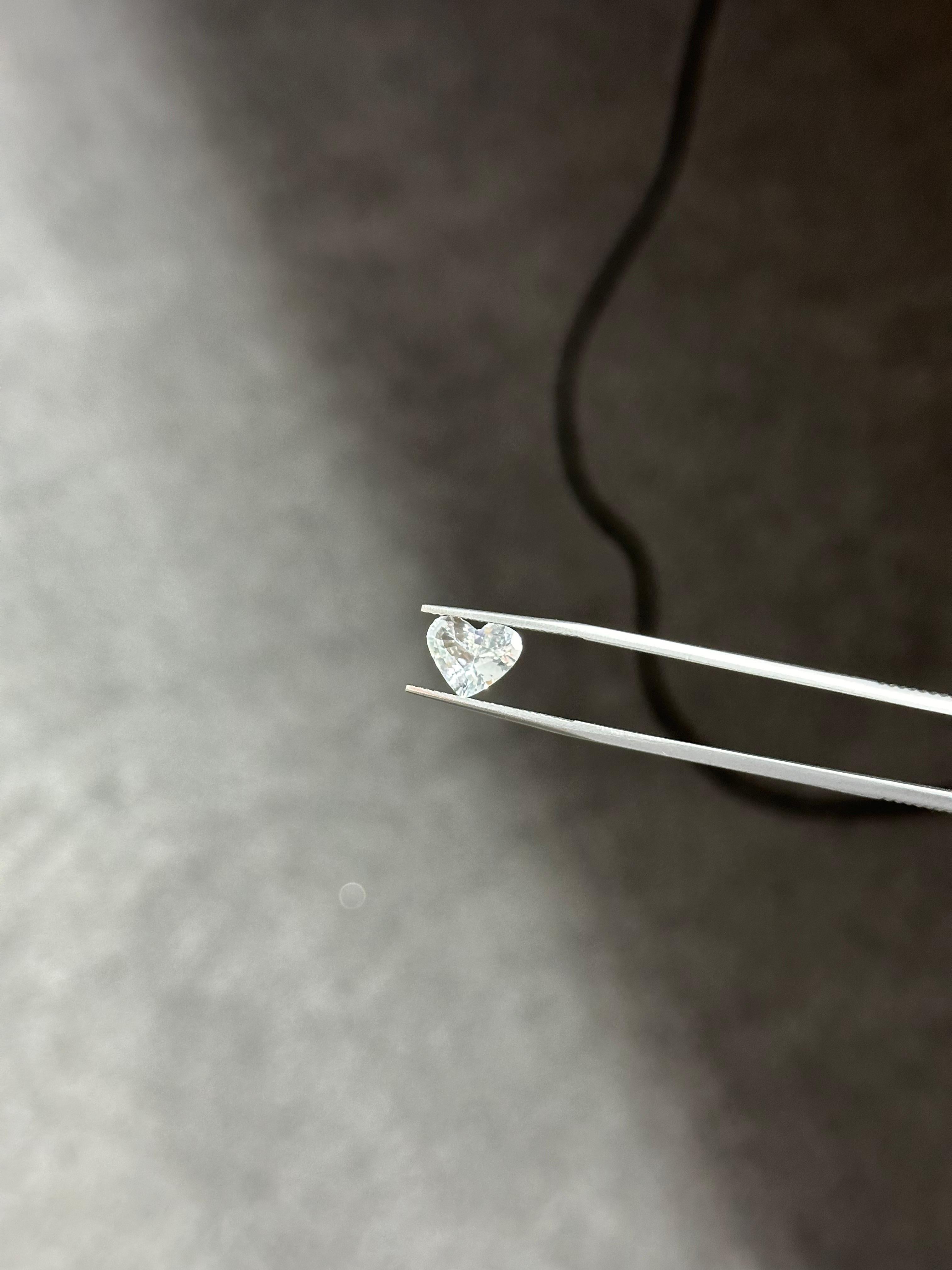 A 2.23 Carat White Sapphire, that is cut to perfection in a heart shape. It has only undergone a standard heat treatment. The sapphire originates from Sri Lanka.

 Dimensions: 10.15 x 8.34 x 4.16mm

This heart sapphire is certified as well and comes