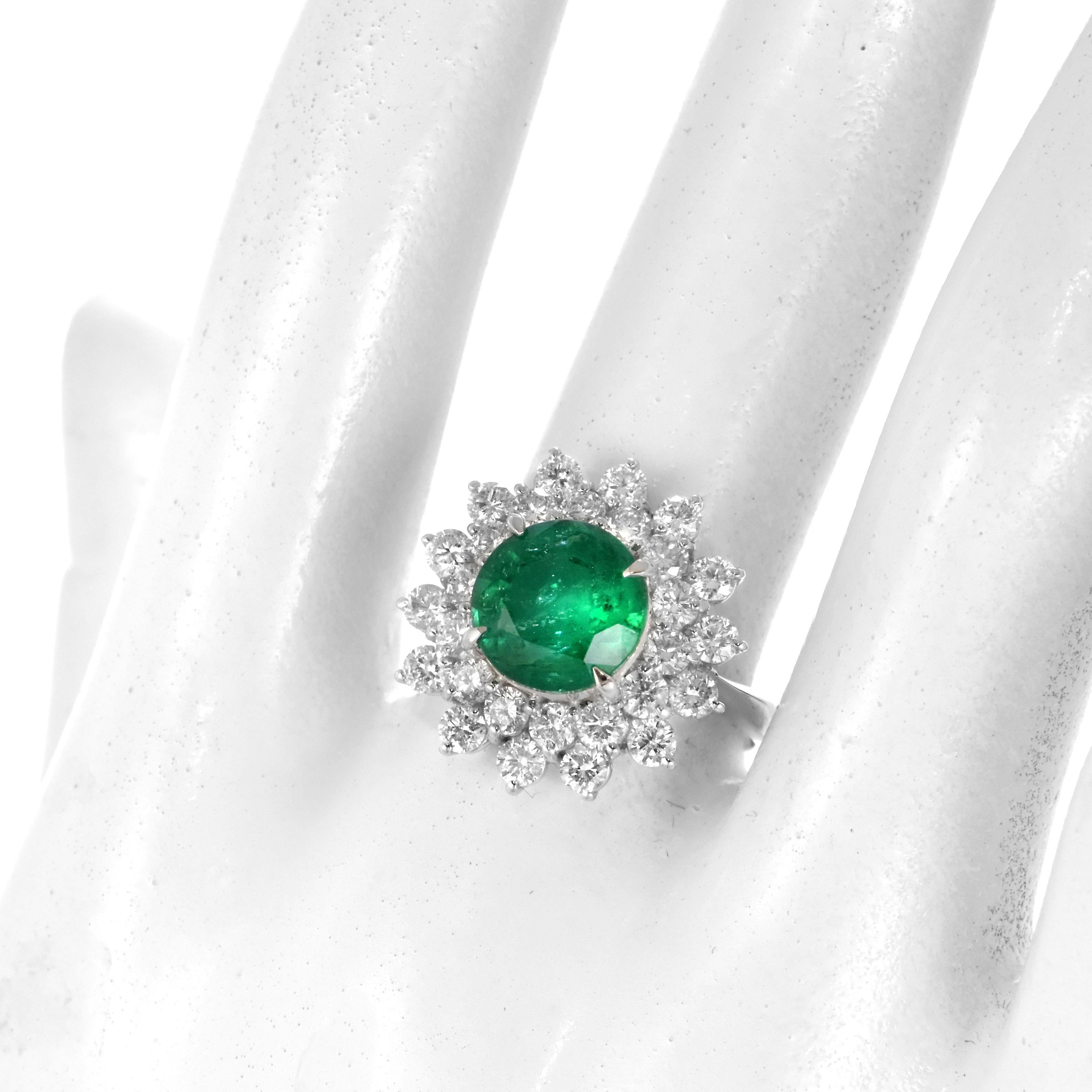 Women's 2.23 Carat Natural Round-Cut Emerald and Diamond Ring Made in Platinum For Sale