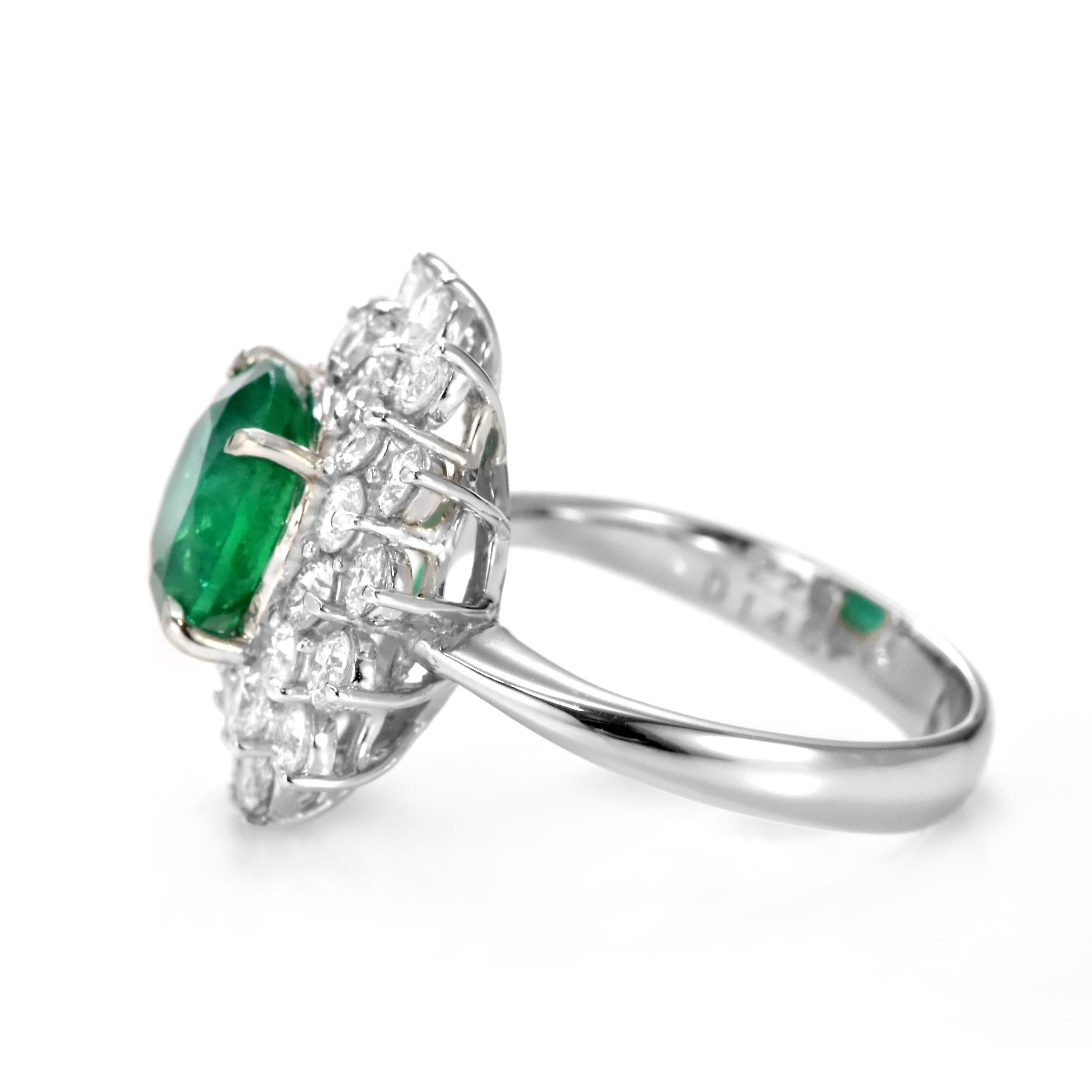 2.23 Carat Natural Round-Cut Emerald and Diamond Ring Made in Platinum For Sale 3