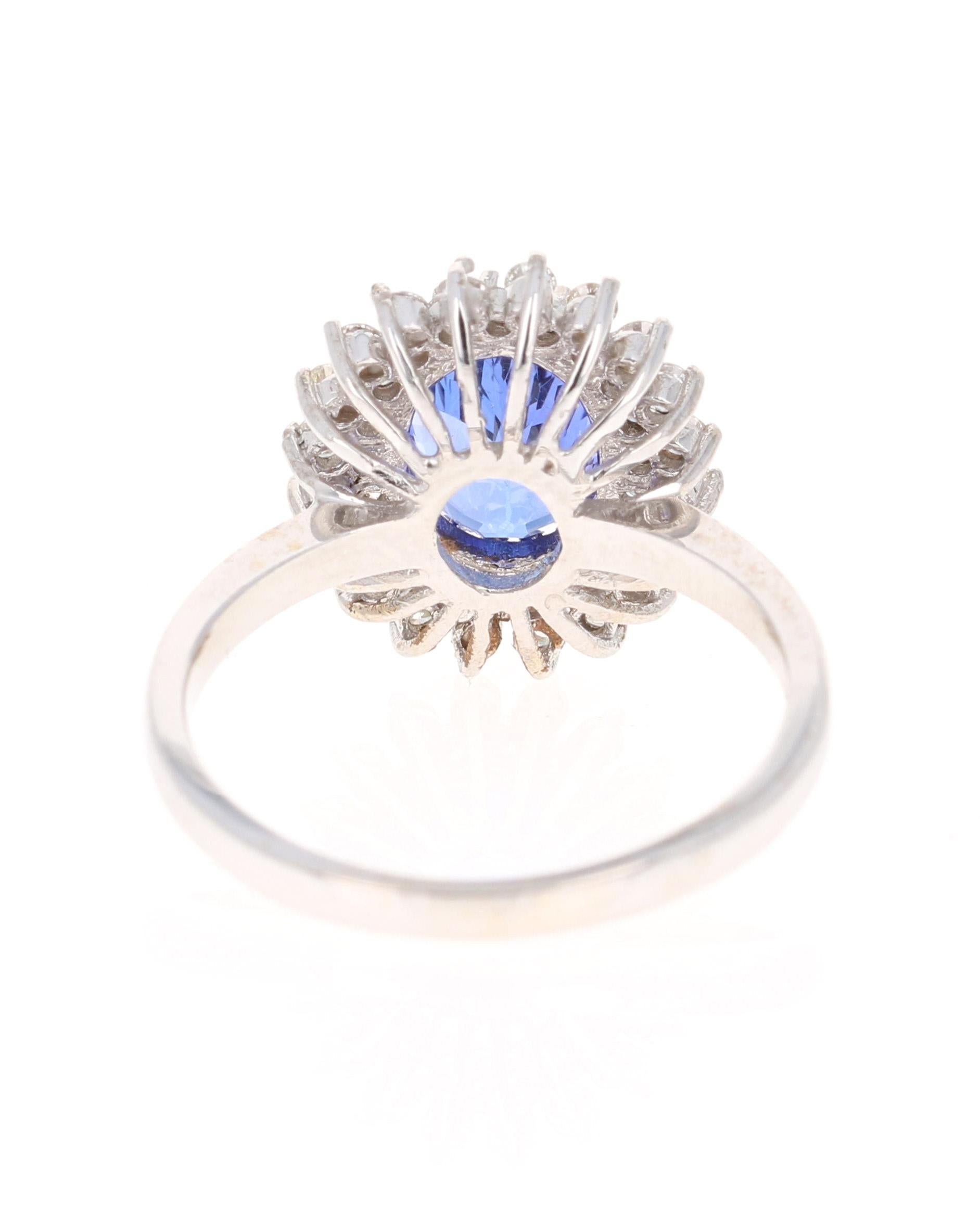 Anillo de cóctel de oro blanco de 18 quilates con diamante tanzanita de 2,23 quilates Corte oval en venta