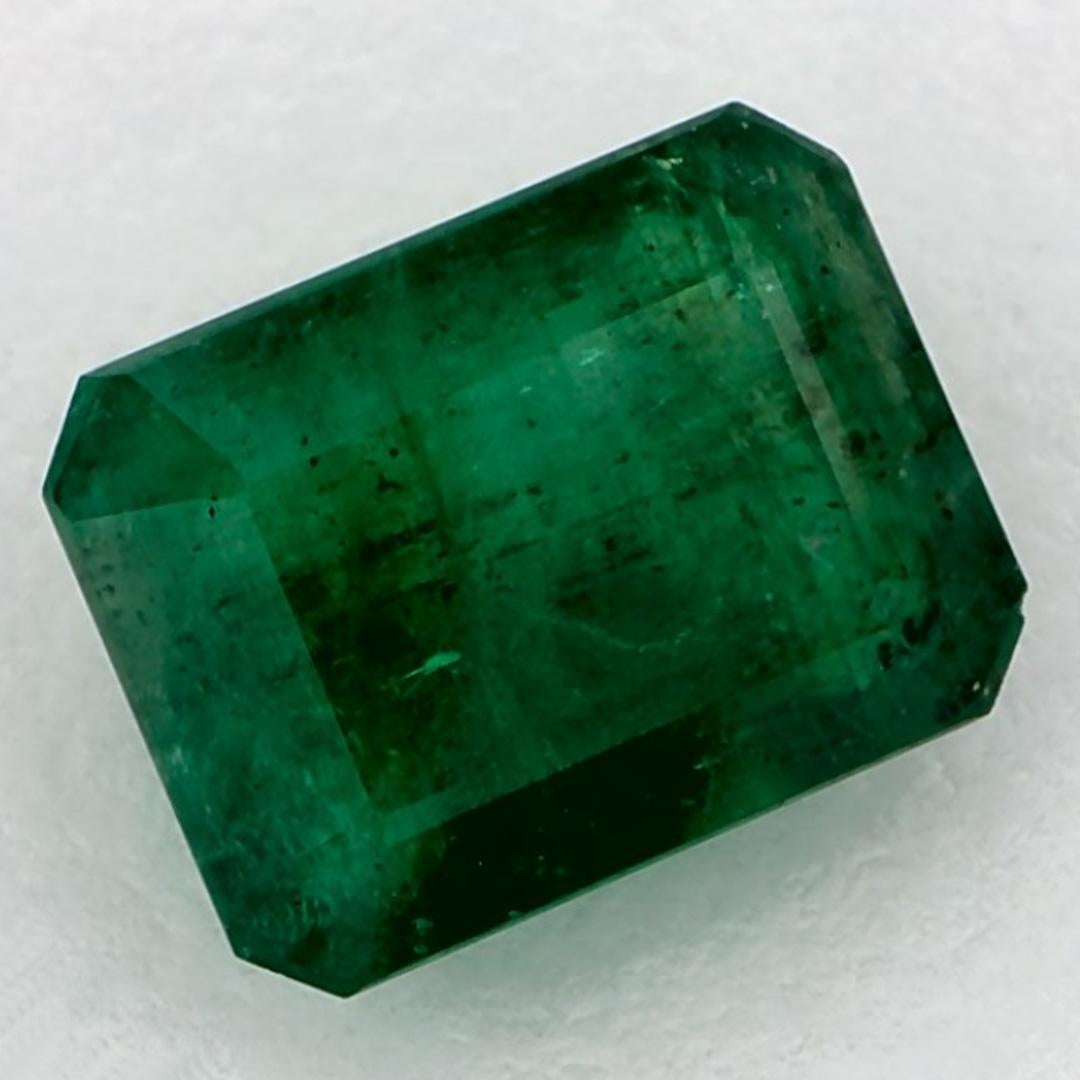 Con una vibrante tonalità di colore verde, la pietra natale di maggio è un simbolo della rinnovata crescita primaverile. 

Esplora la vivace collezione di smeraldi, rubini e zaffiri nel nostro negozio, disponibili come gemme sciolte e abbinabili