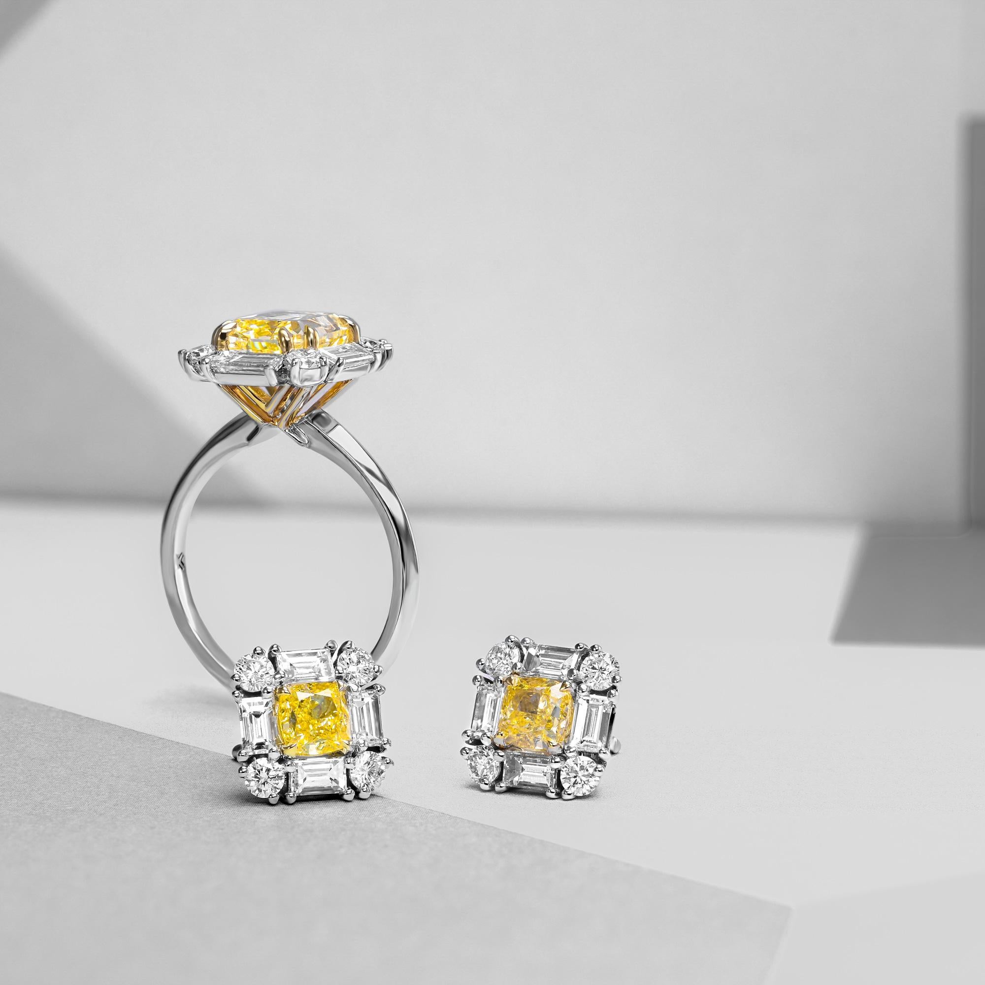 2,23 cts GIA zertifiziert Fancy Yellow Cushion Halo Diamond Ring Damen im Angebot
