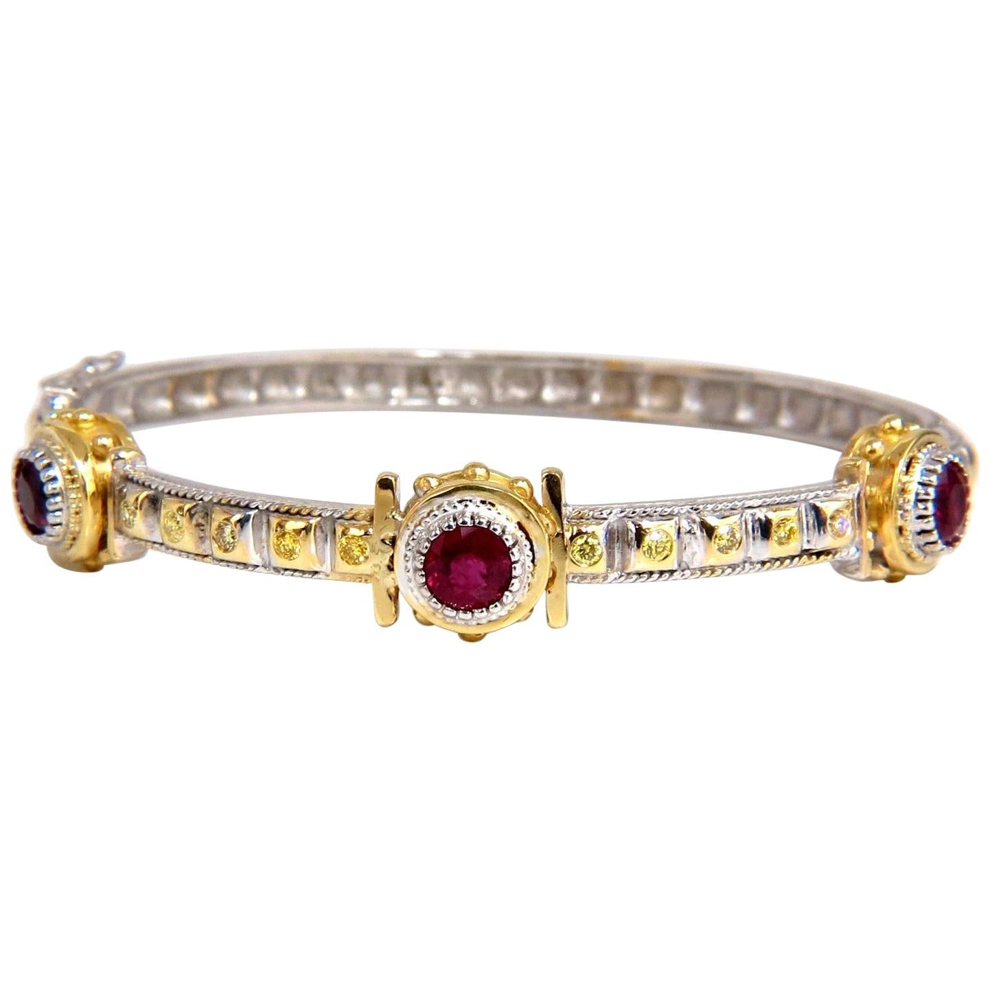Bracelet jonc en or 14 carats avec diamants jaunes et rubis naturel de 2,23 carats, style espagnol/gothique en vente