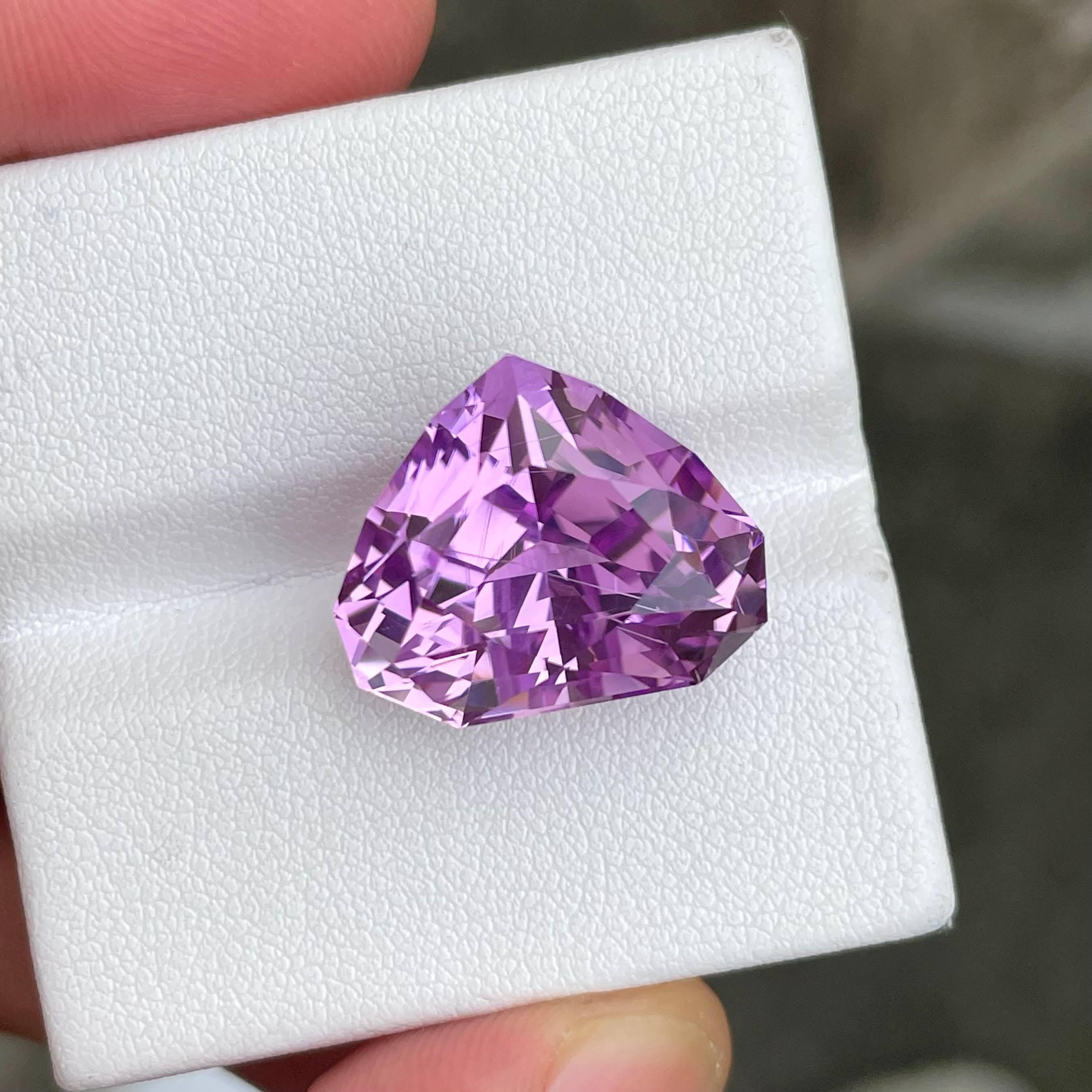Modern 22.30 carats Purple Loose Kunzite Stone Custom Precision Cut Naigarian Gemstone