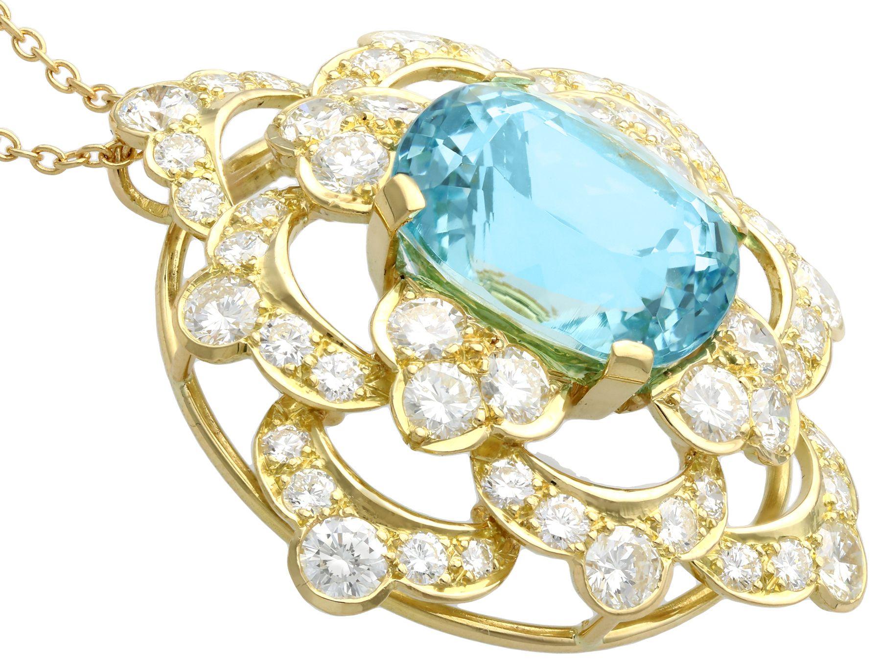 Colgante Aguamarina 22,32 Quilates Diamante 7,62 Quilates y Oro Amarillo Corte oval en venta