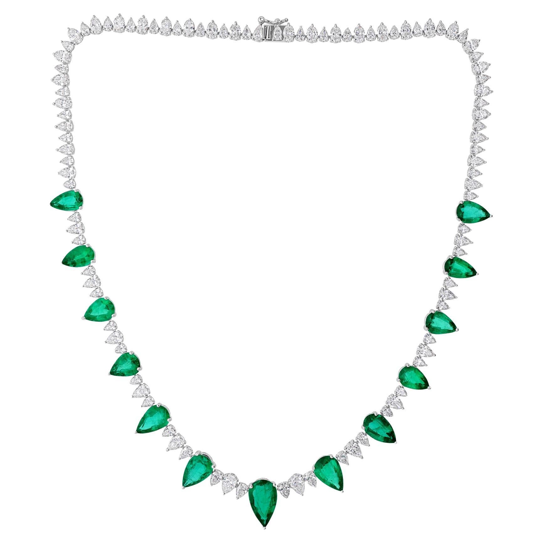 22.36 Carat Zambian Emerald 13.8 Carat SI/H Diamond Necklace 18 Karat White Gold For Sale