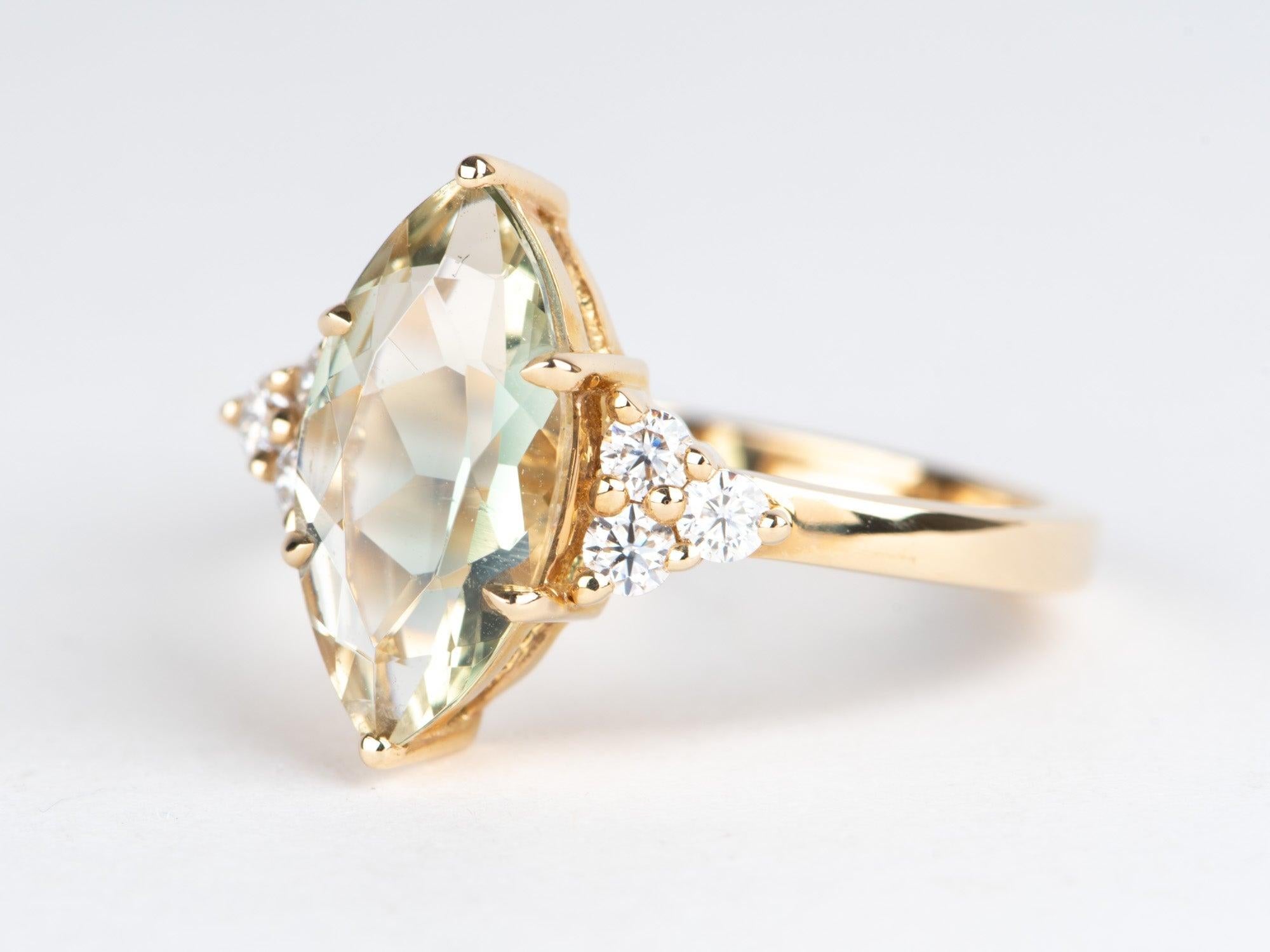 2.23ct Bi-Color Oregon Sunstone Engagement Ring 14K Gold with Trio Stone Sides In New Condition For Sale In Osprey, FL