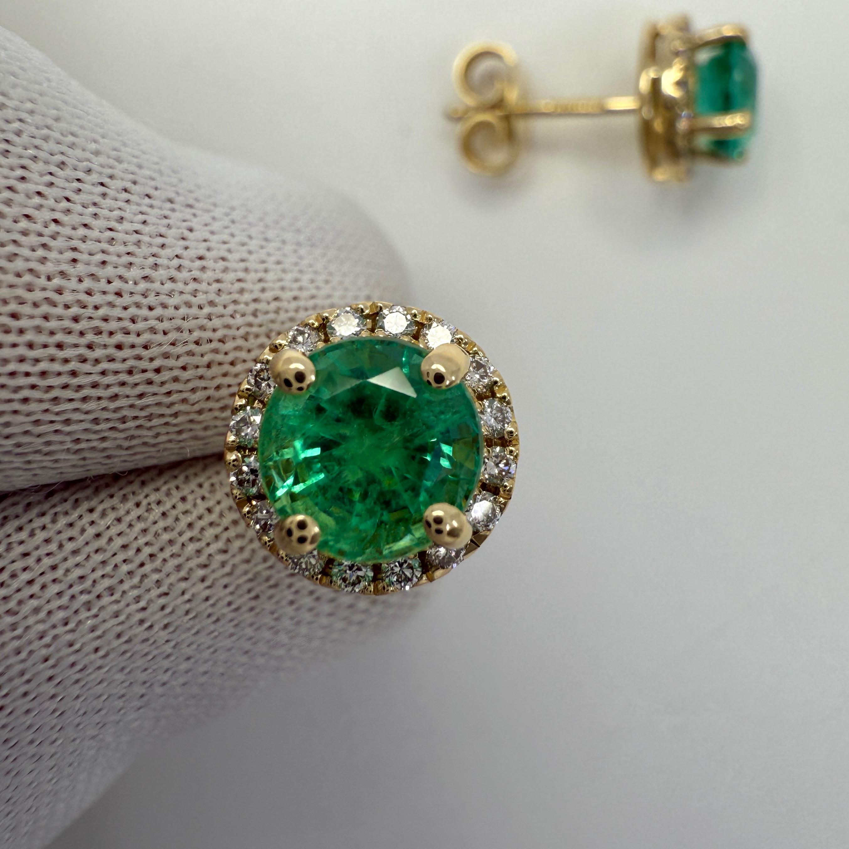 2.23ct Vivid Green Emerald Diamond Round Cut Halo Earring Studs en or jaune 18k Unisexe en vente