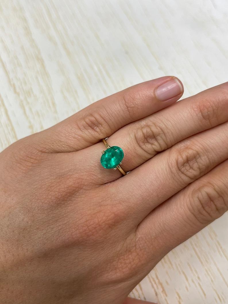 2,24 Carati 10x8 Vivid Muzo Green Oval Colombian Emerald Loose Gemstone in vendita 1