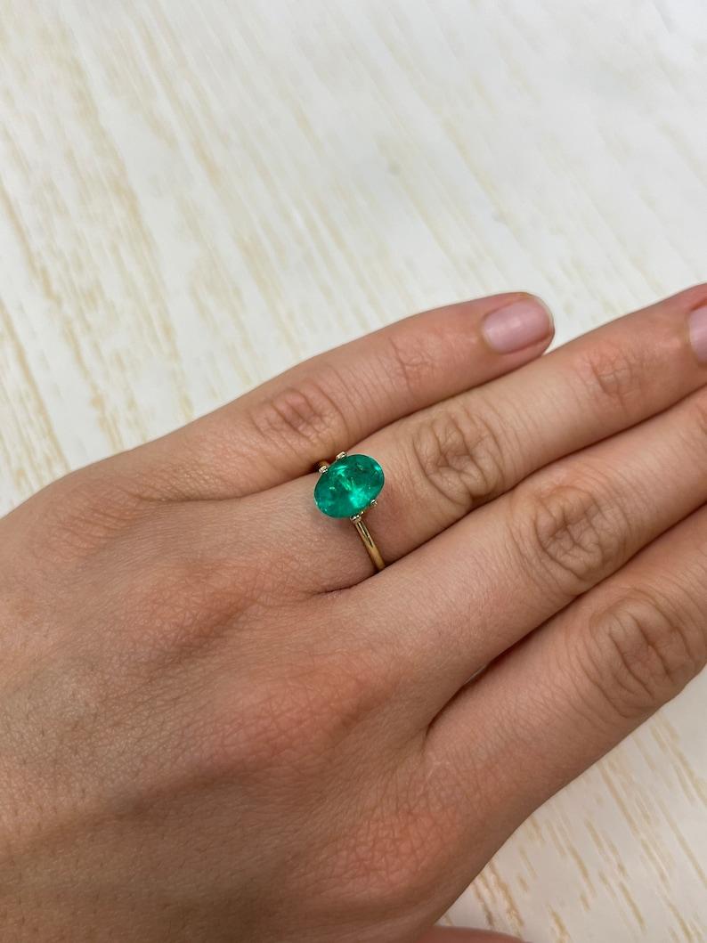 2,24 Carati 10x8 Vivid Muzo Green Oval Colombian Emerald Loose Gemstone in vendita 2