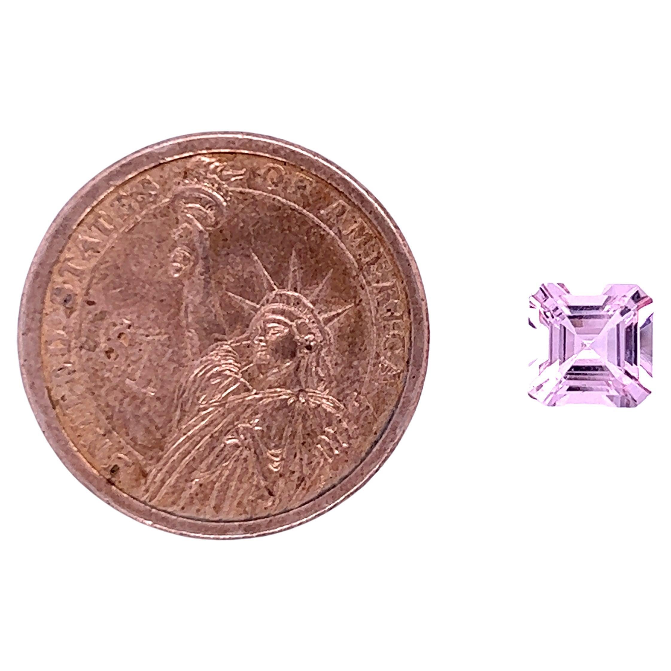 SKU - 50015
Stein : Natürlicher rosa Morganit
Form : Achteck
Klarheit -  Auge sauber
Note -  AAA
Gewicht - 2,24 Karat
Länge * Breite * Höhe - 8,8*8,8*5,8
Preis - $ 1100

Der Morganit ist ein Edelstein, der das Prisma der Liebe in all seinen