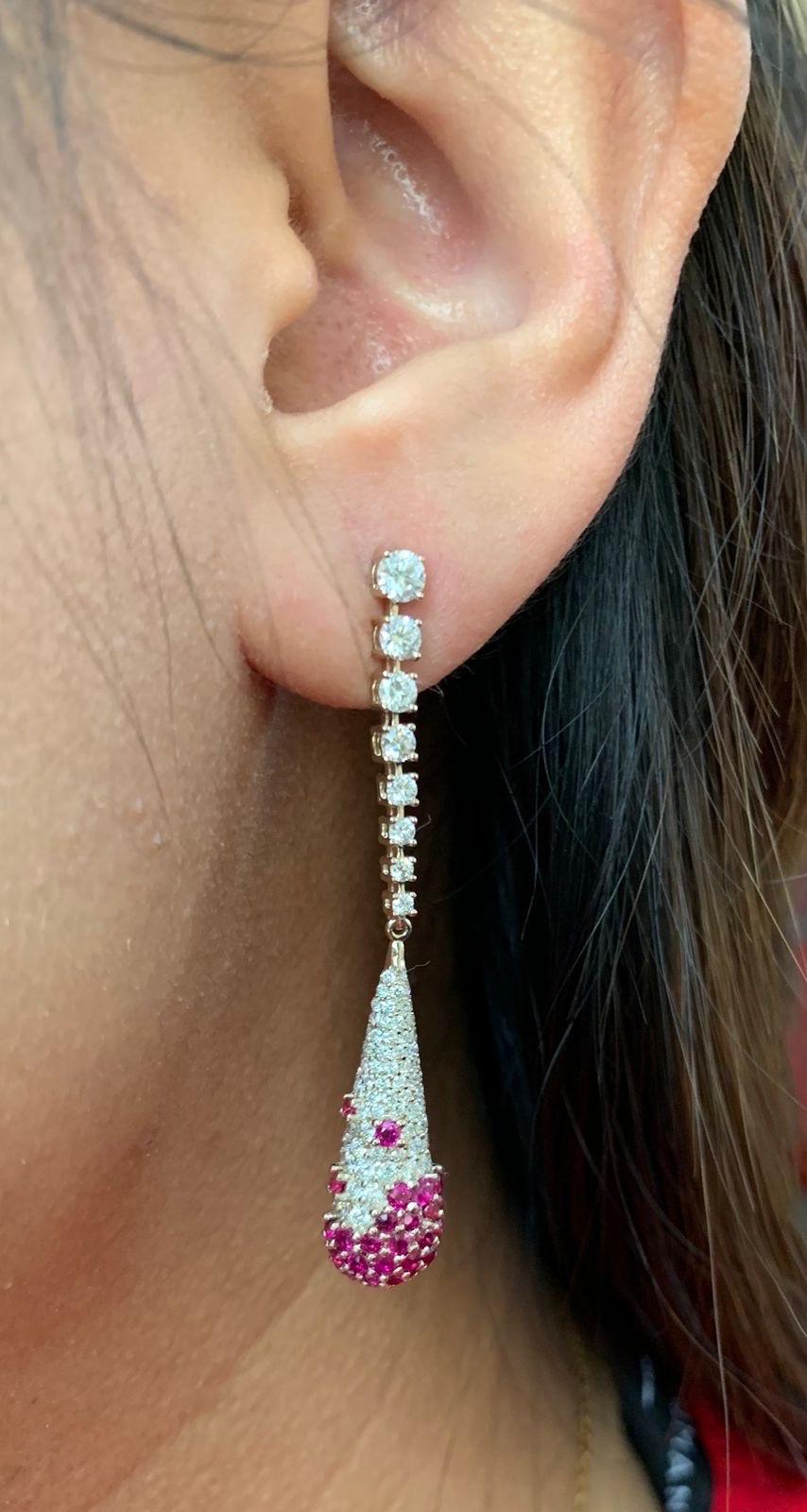 2,24 Karat Burma No Heat Rubin und Diamant-Ohrringe aus 18 Karat Weißgold im Zustand „Neu“ im Angebot in Bangkok, TH