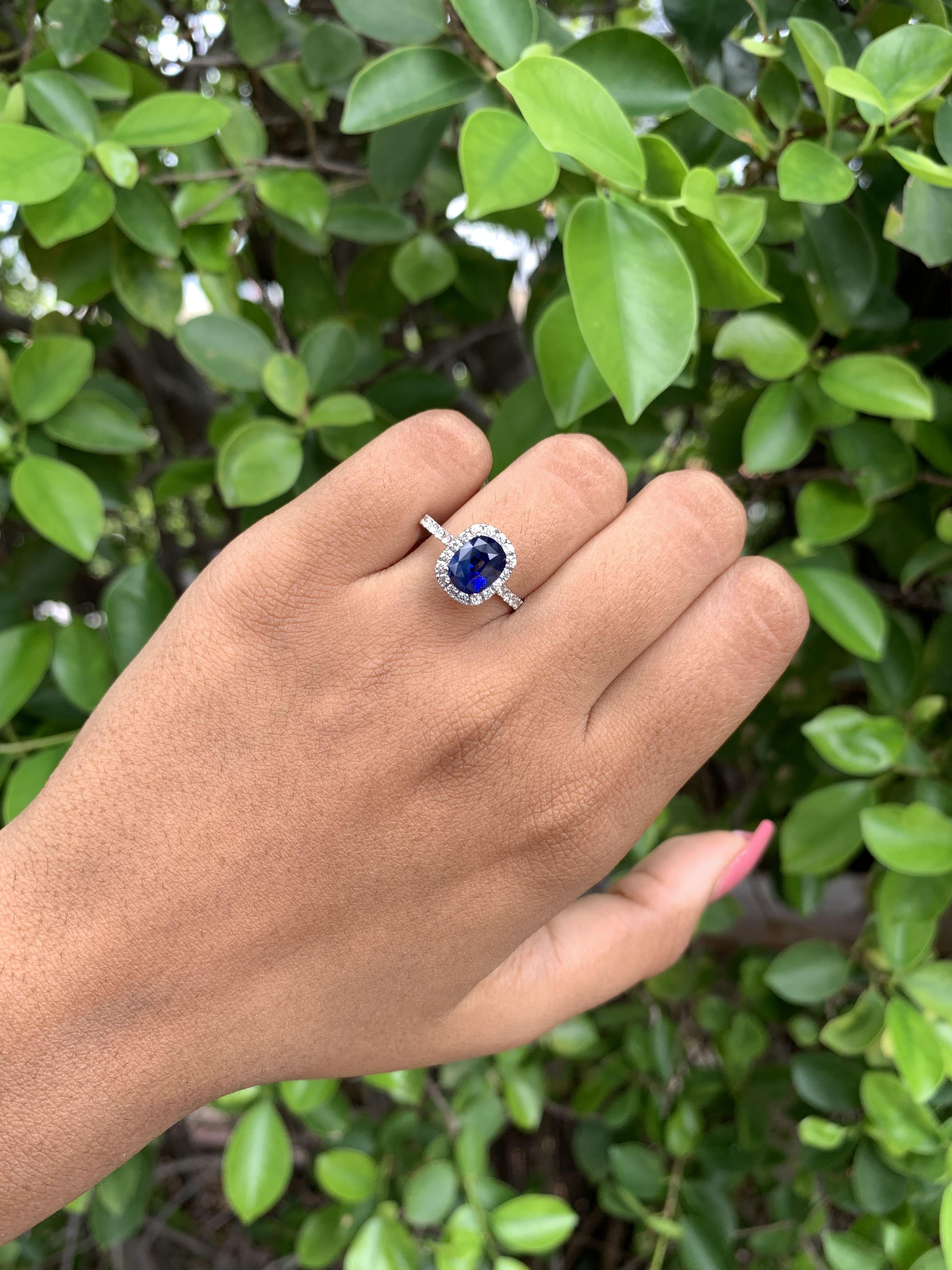 2.24 Ct Royal Blue Sapphire with Halo Diamonds 14K White Gold Ring In New Condition For Sale In Bangkok, TH