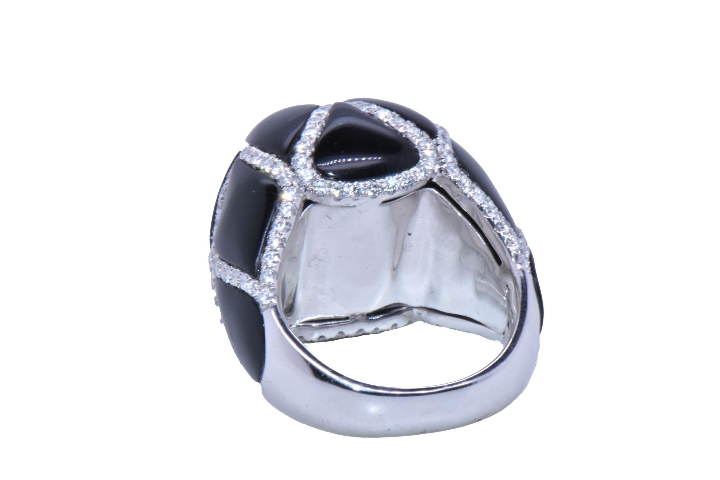 2.24 Carat Diamond & Onyx 3D Flower Ring with Baguette Center in 18k White Gold In New Condition For Sale In New York, NY
