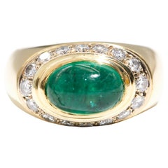 2.24 Carat Emerald Cabochon 0.64 Carat Diamond 18 Carat Gold Vintage Dome Ring 