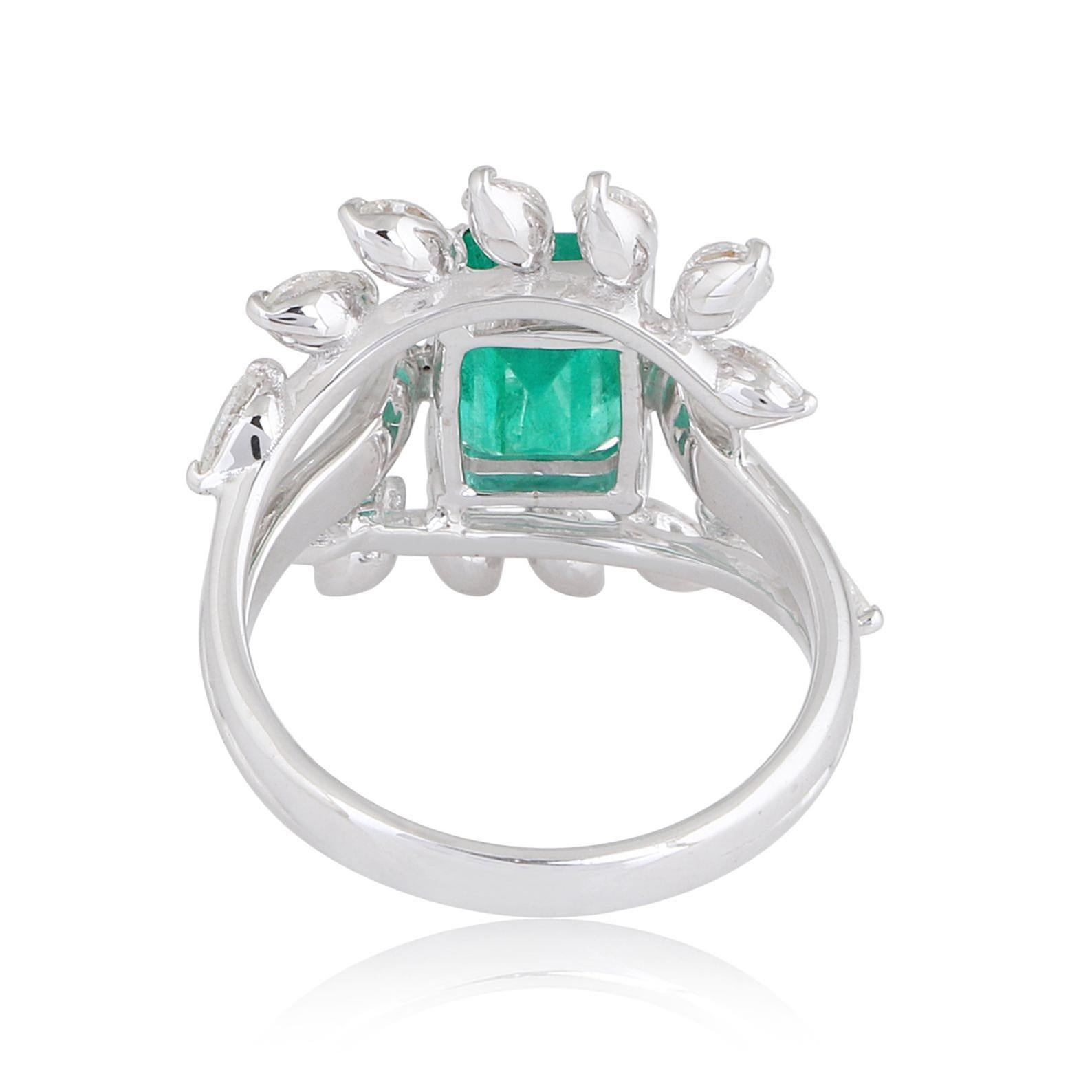For Sale:  2.24 Carat Emerald Diamond 18 Karat Gold Leaf Ring 4