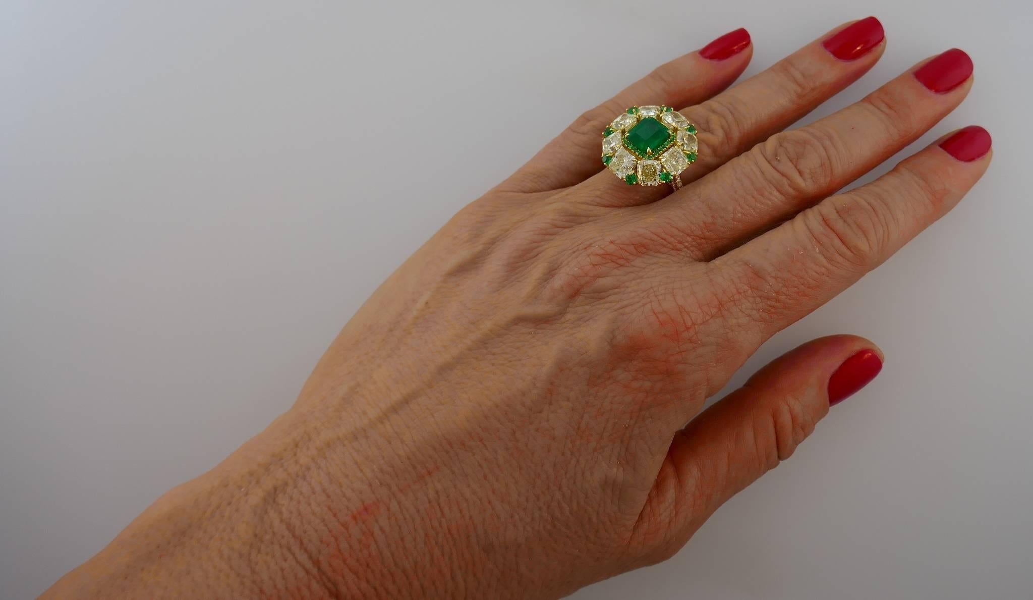 2.24 Carat Emerald Diamond Yellow Gold Ring In Excellent Condition For Sale In Beverly Hills, CA