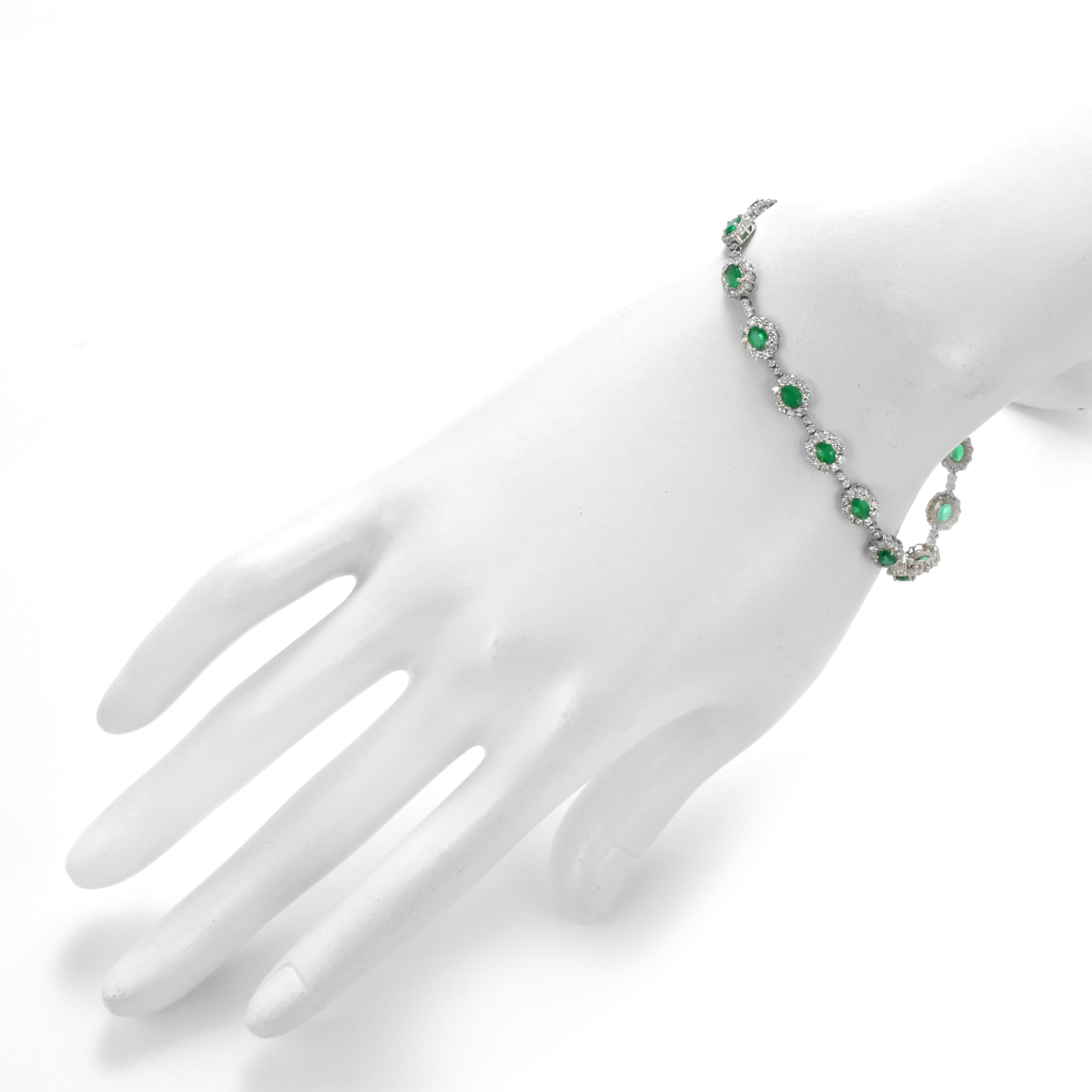 2.24 Karat natürliche Vivid grüne Smaragde und Diamanten Armband aus Platin im Angebot 1