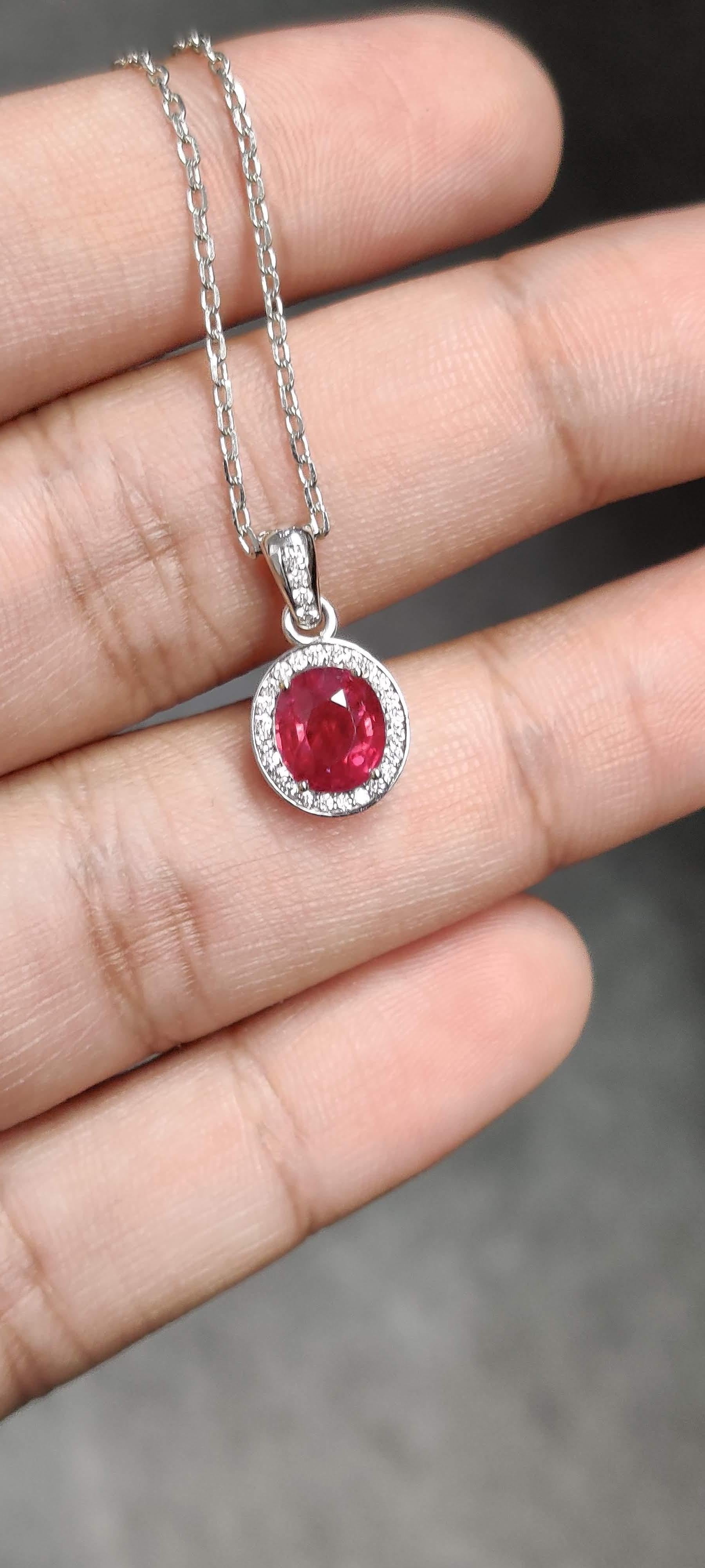 2.24 Carat Round Ruby & Diamond Valentine's Day Special 18K White Gold Pendant  In New Condition For Sale In Bangkok, TH