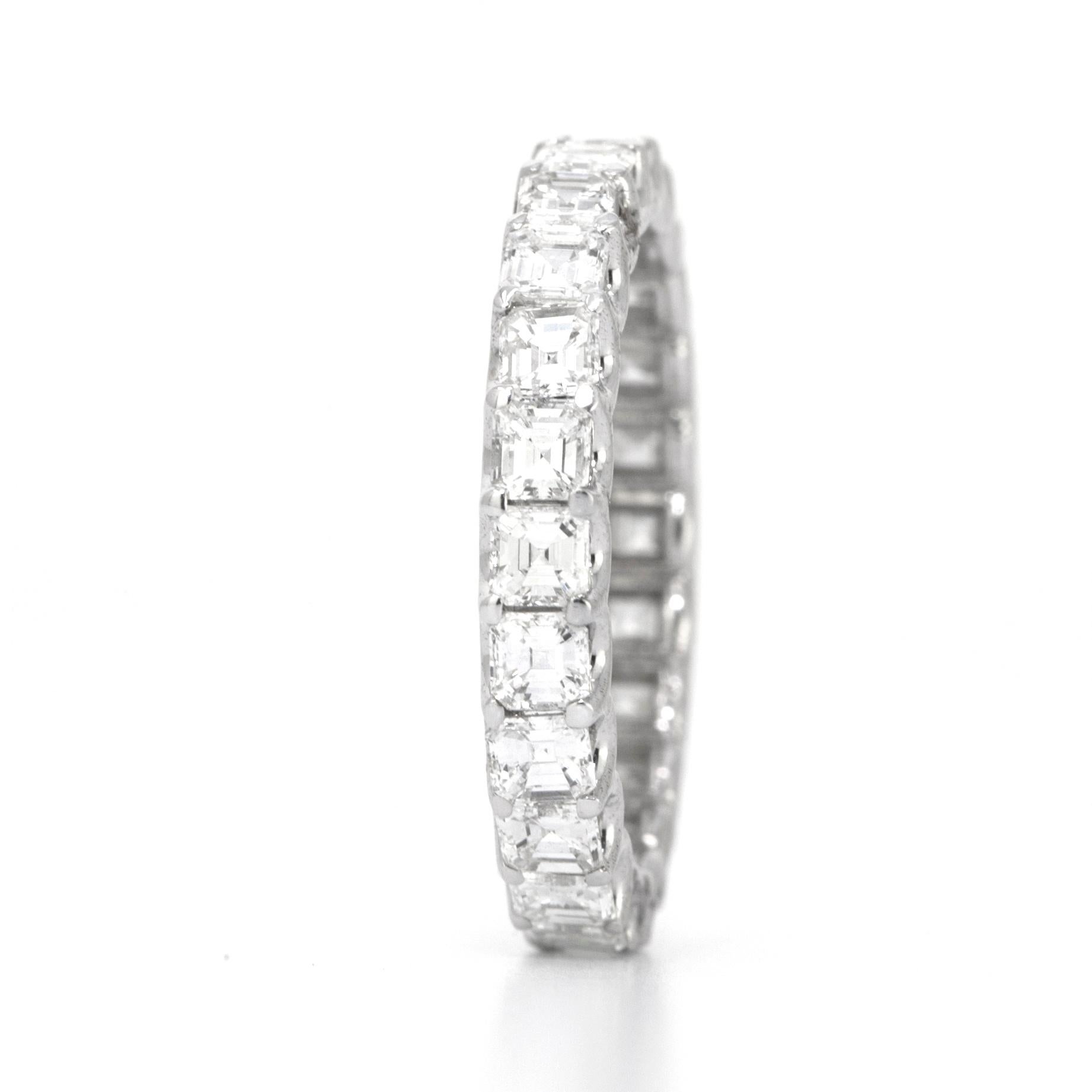 18K white gold eternity ring set with 24 asscher cut (square emerald cut) diamonds with total weight of 2.24 carats.
Diamonds are F/G in color and VS in clarity
Size: 6
Every Upper-Luxury piece will arrive in an elegant jewelry box.
