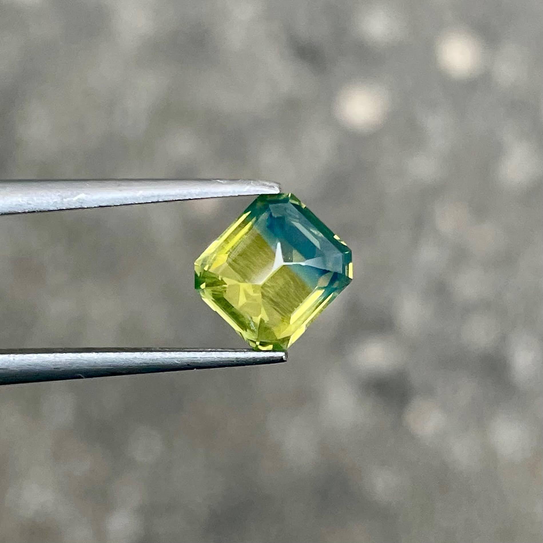 2.24 carats Bicolor Parti Sapphire Stone Emerald Cut Natural Sri Lankan Gemstone In New Condition For Sale In Bangkok, TH