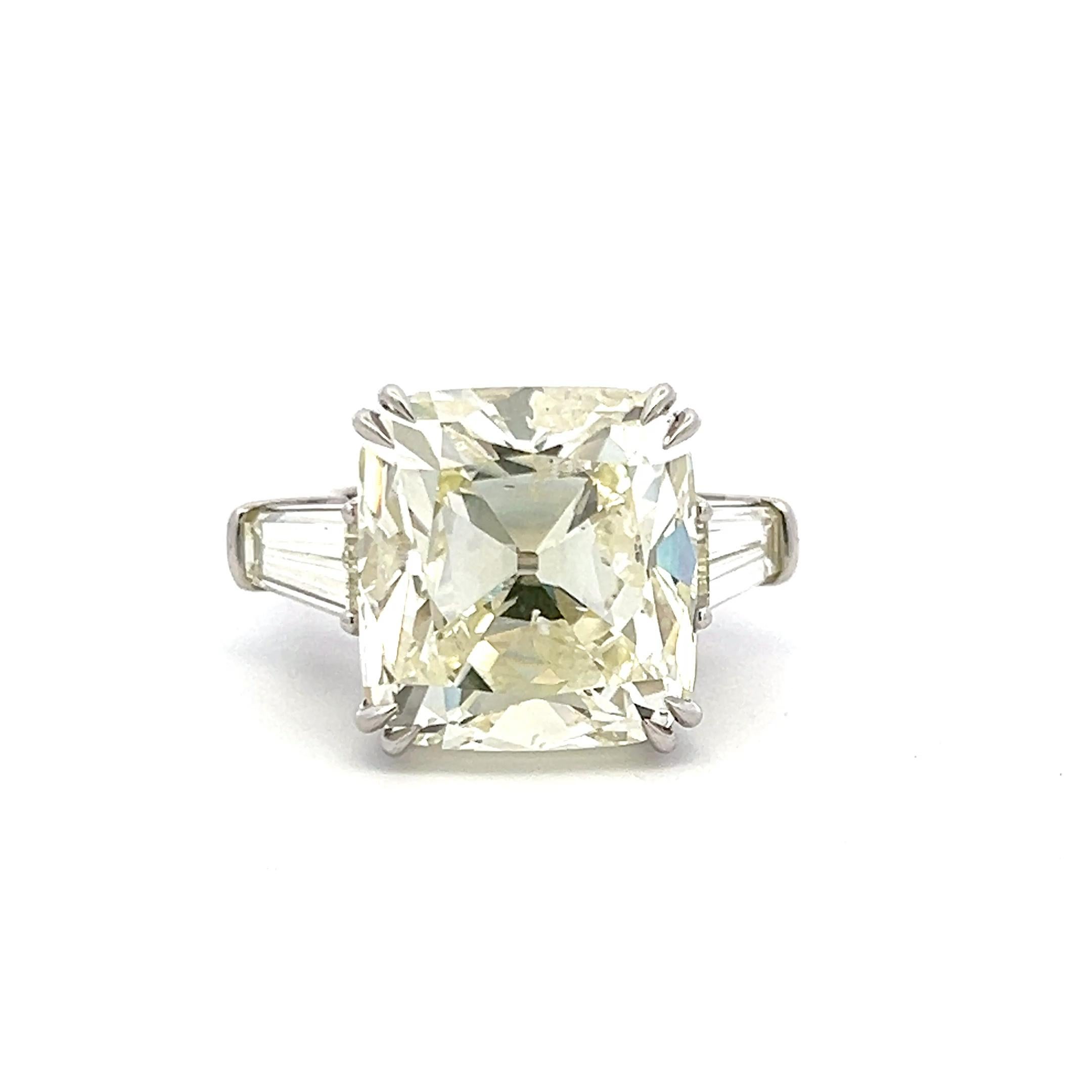 Bague de fiançailles en platine 22.41 carats Brilliante coussin et Baguette effilée en vente 7