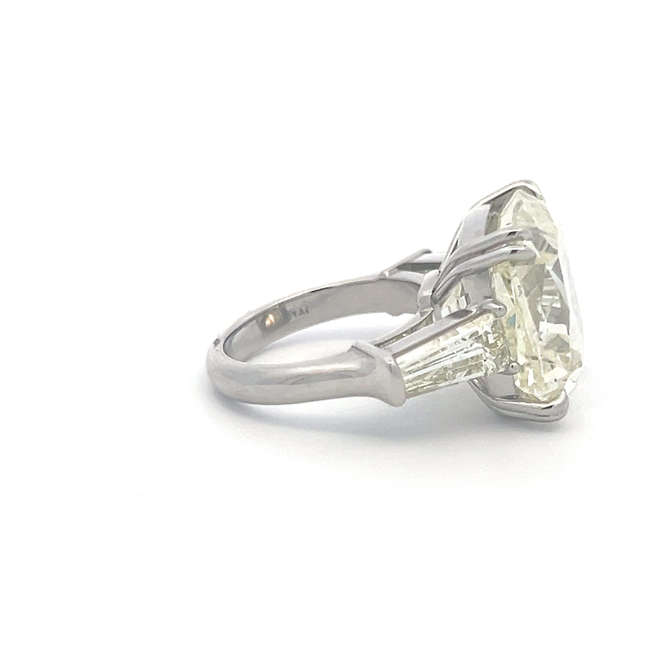 Titre :
22.41 Carat Cushion Brilliant M SI3 and Tapered Baguette Shape N-S VS2-VVS2 Diamond Platinum Engagement Ring (bague de fiançailles en platine)
Le style :
Engagement
Métal :
Platine
Pierre précieuse 1 :
Diamant de 20,07 carats
Nombre de