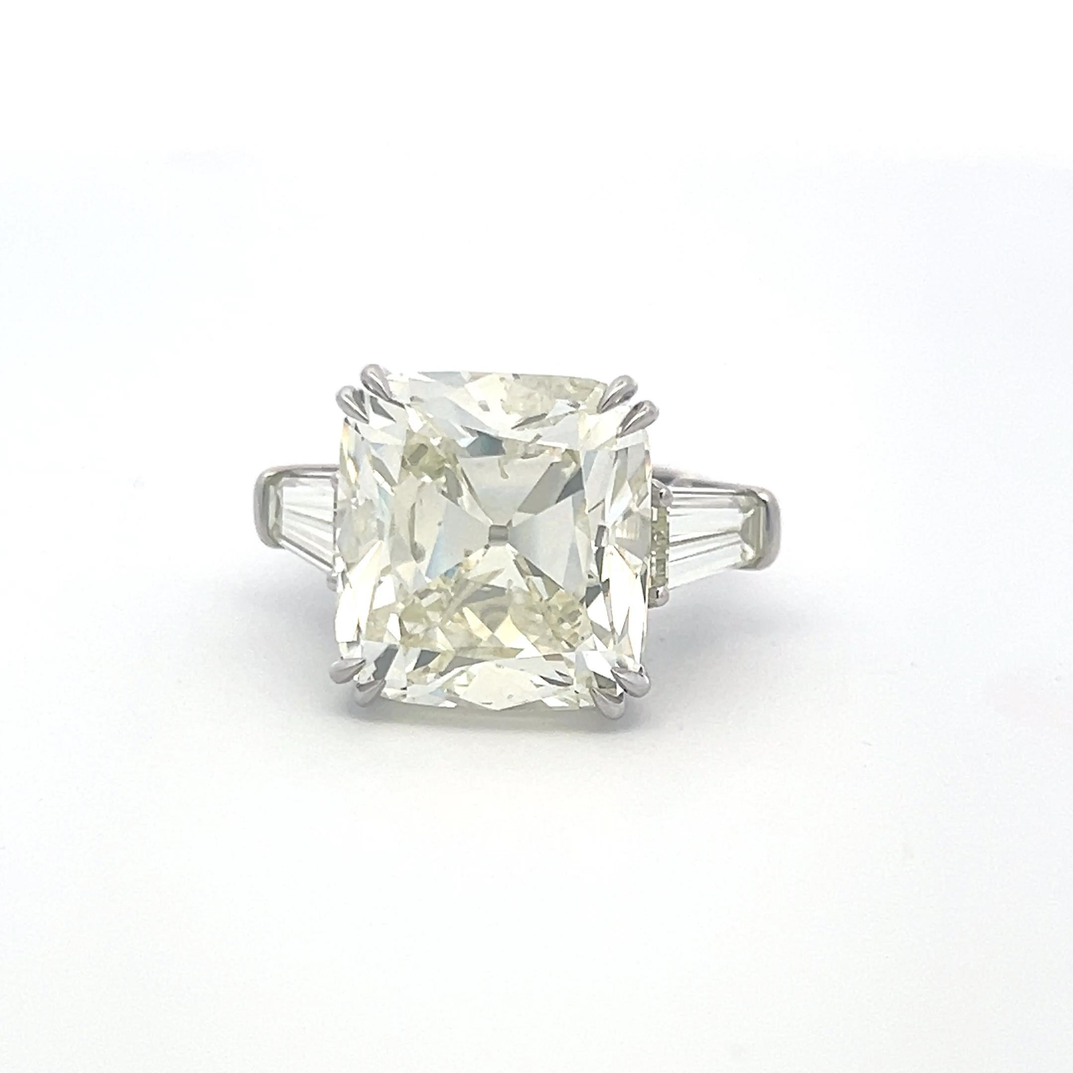 Bague de fiançailles en platine 22.41 carats Brilliante coussin et Baguette effilée Pour femmes en vente