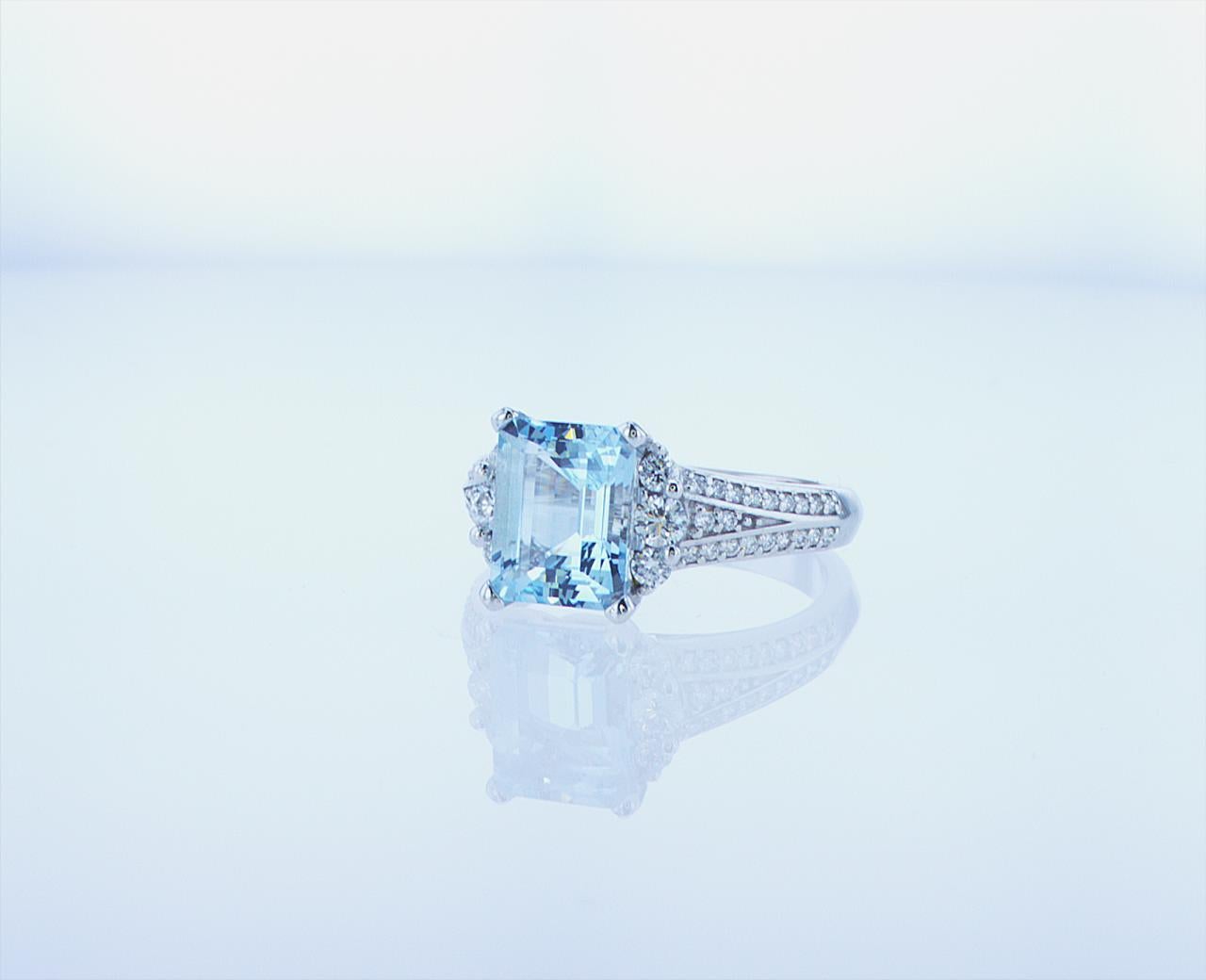 Modern 2.24ct Aqua Cocktail Ring in 18k White Gold For Sale