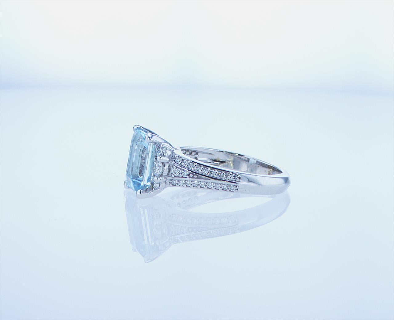 2.24ct Aqua Cocktail Ring in 18k White Gold In New Condition For Sale In New York, NY