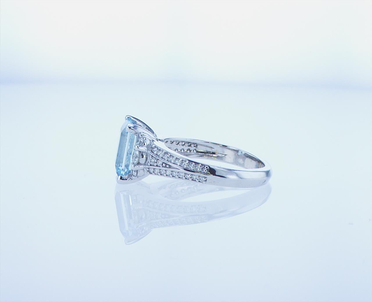 Women's or Men's 2.24ct Aqua Cocktail Ring in 18k White Gold For Sale