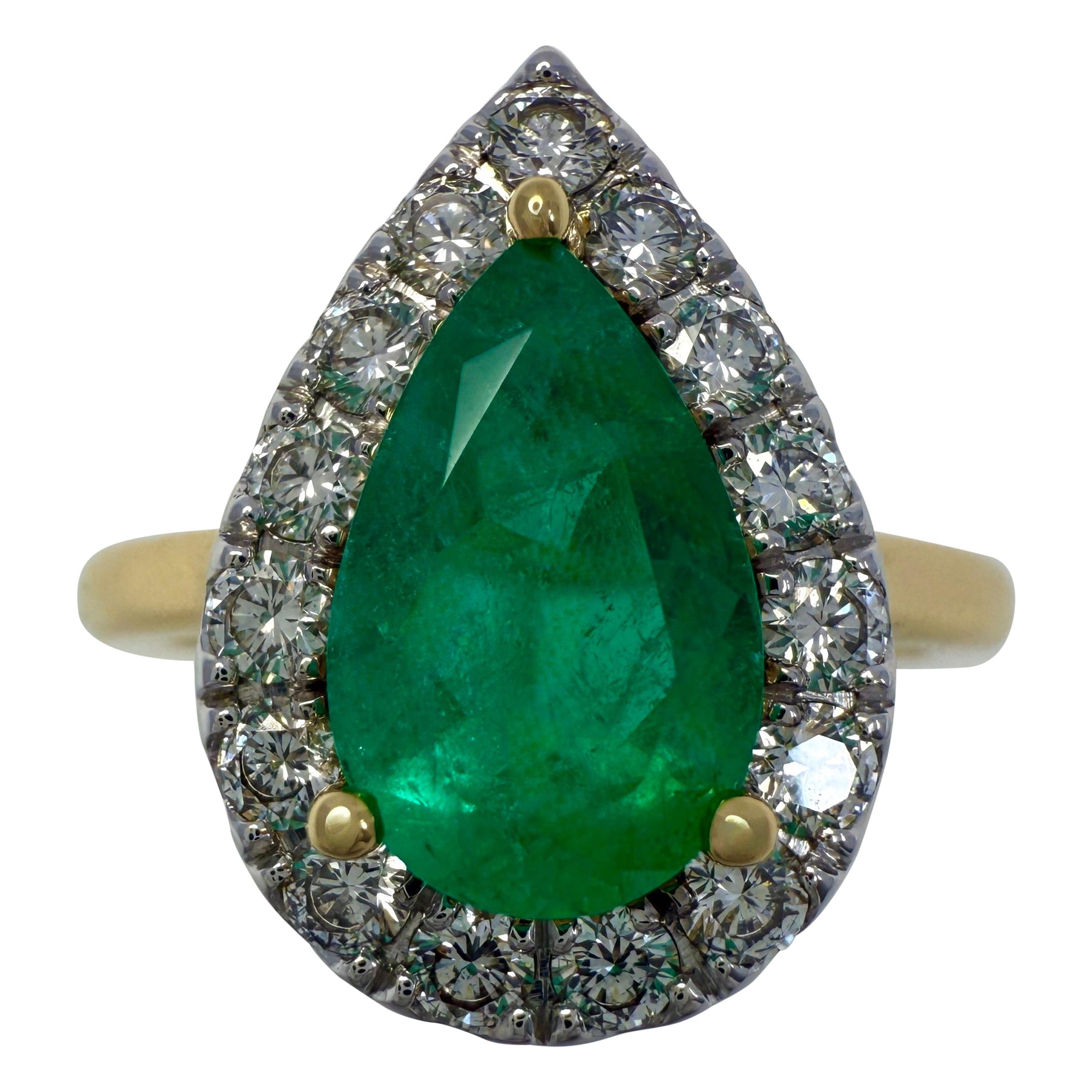 2.24ct GIA Certified Colombian Emerald 
Diamond 18k Yellow White Gold Halo Ring (Bague Halo en or jaune blanc)