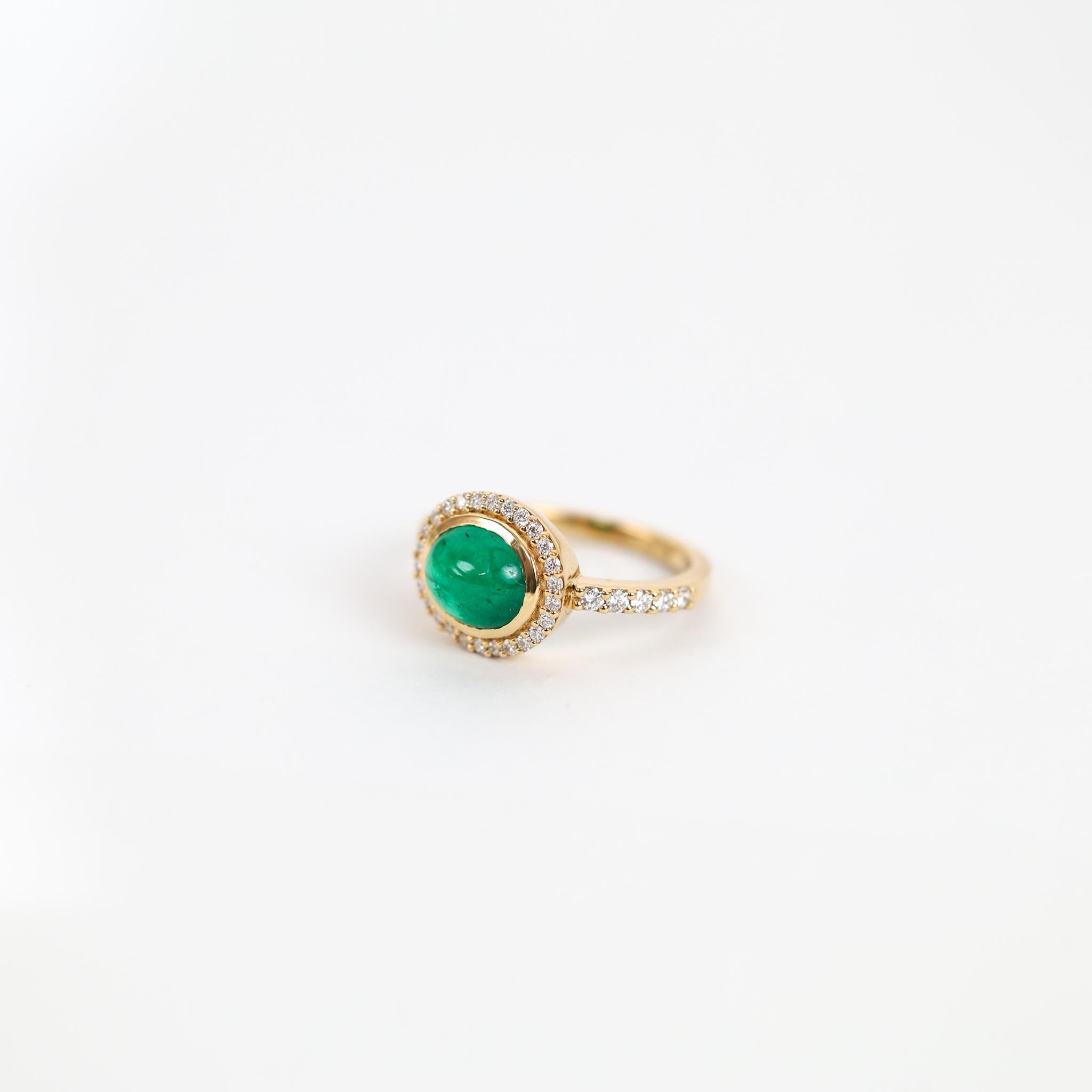 Women's 2.24ct Oval Cabochon Emerald & Diamond Halo Engagement Ring in 18K Yellow Gold For Sale