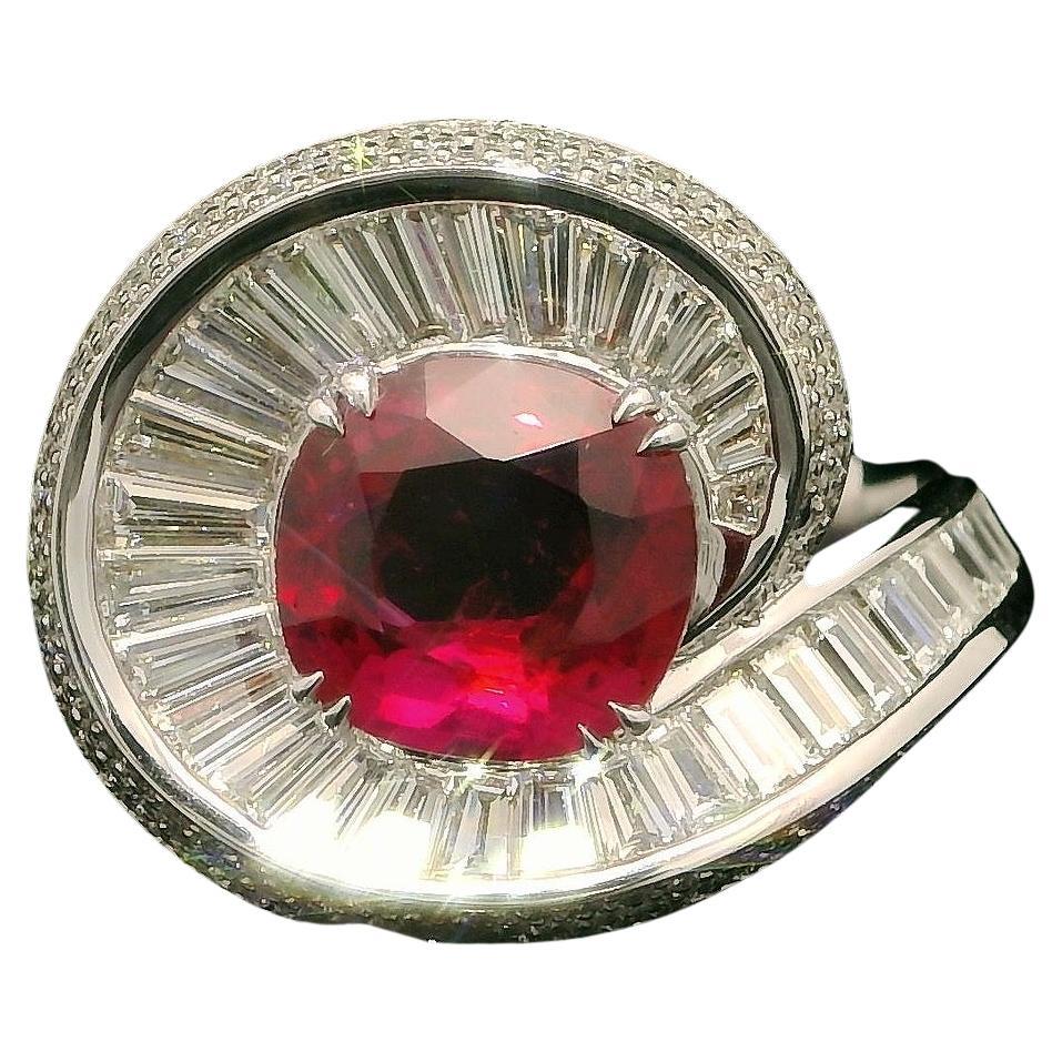 Anello Cocktail di Rubino Sangue di Piccione da 2,24 carati con 2,15 carati di Diamanti Baguette e Rotondi in vendita