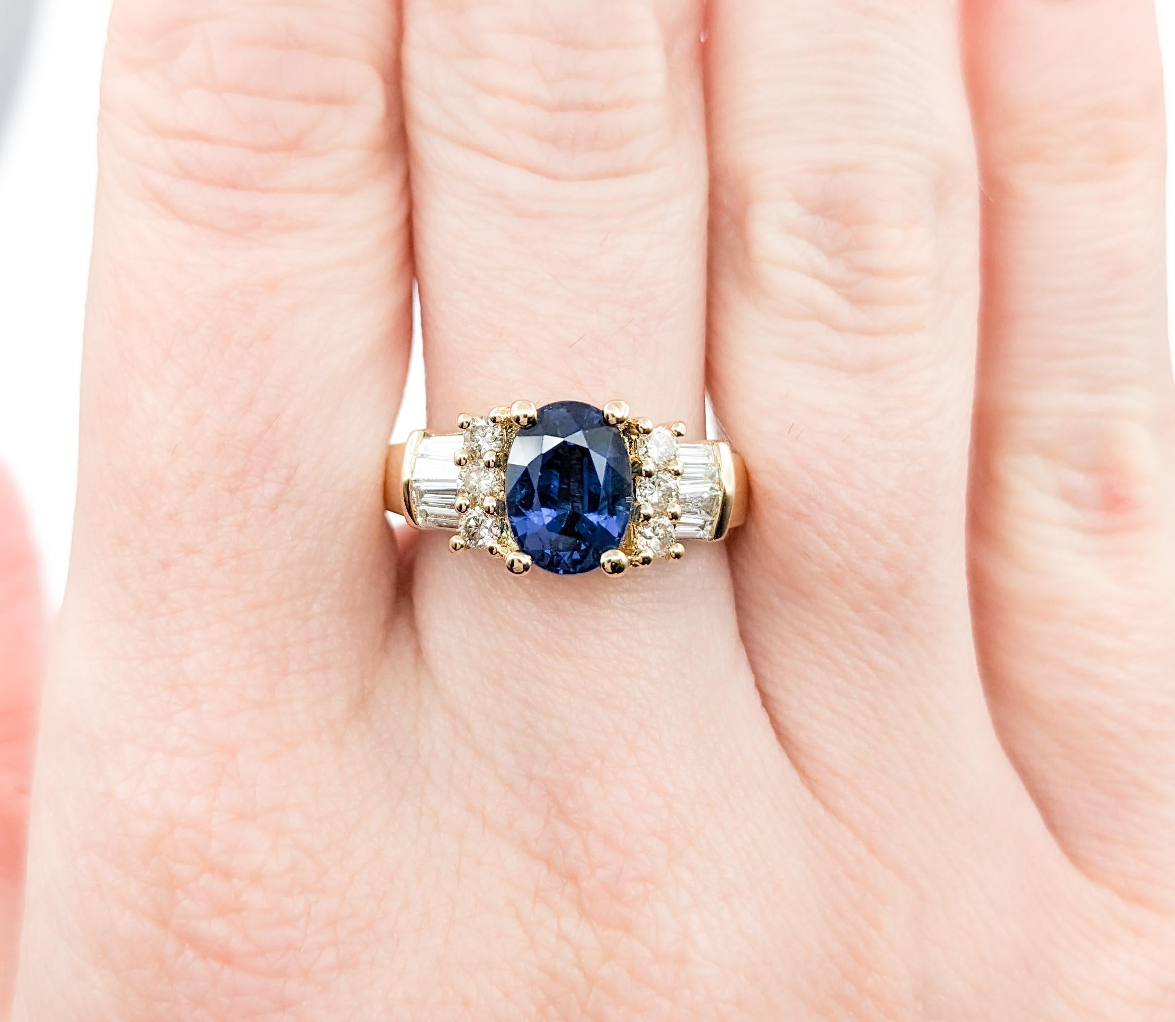 2.24ct Sapphire Ring With Diamonds In 18kt Yellow Gold In Excellent Condition For Sale In Bloomington, MN