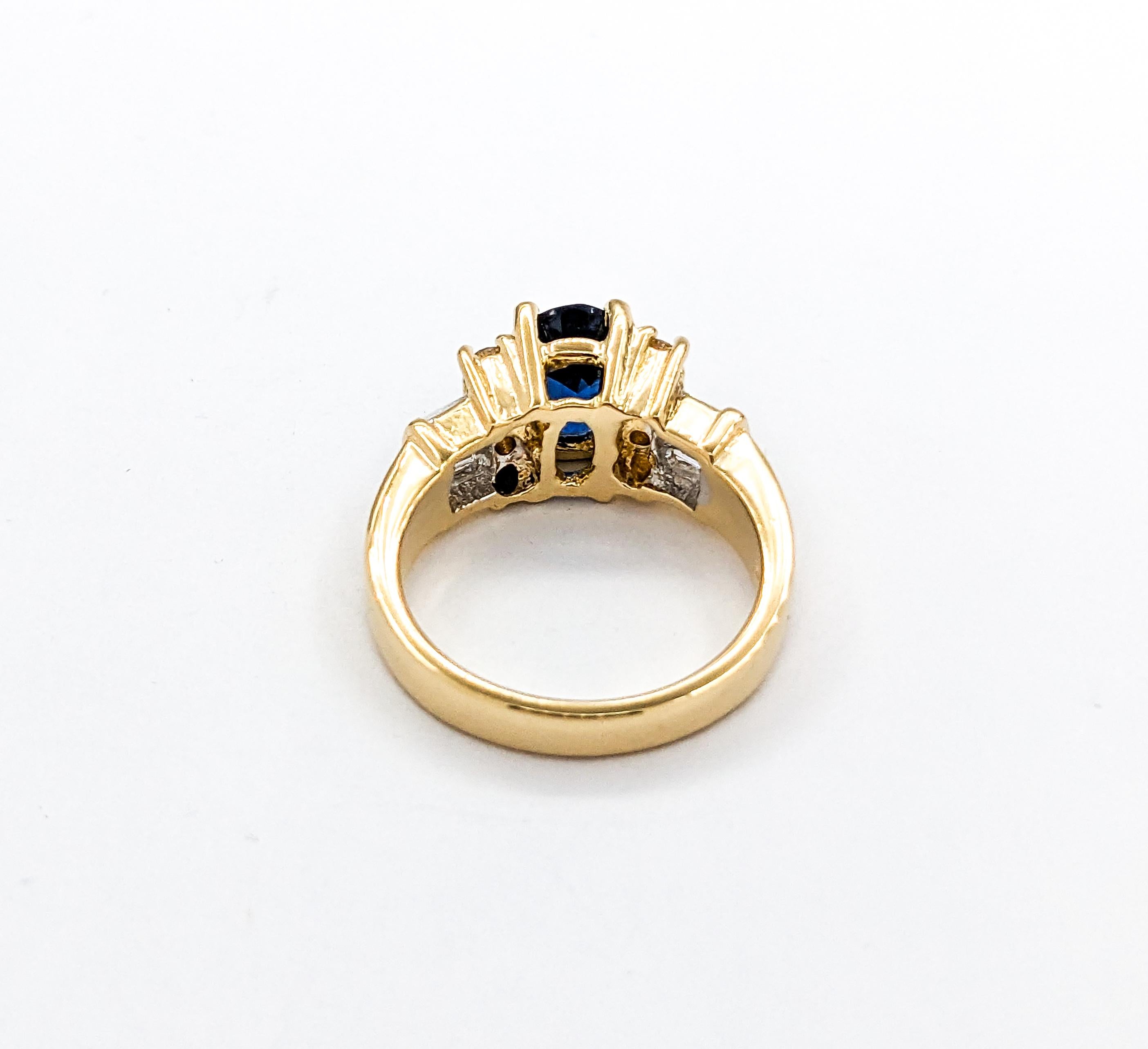 2.24ct Sapphire Ring With Diamonds In 18kt Yellow Gold For Sale 3