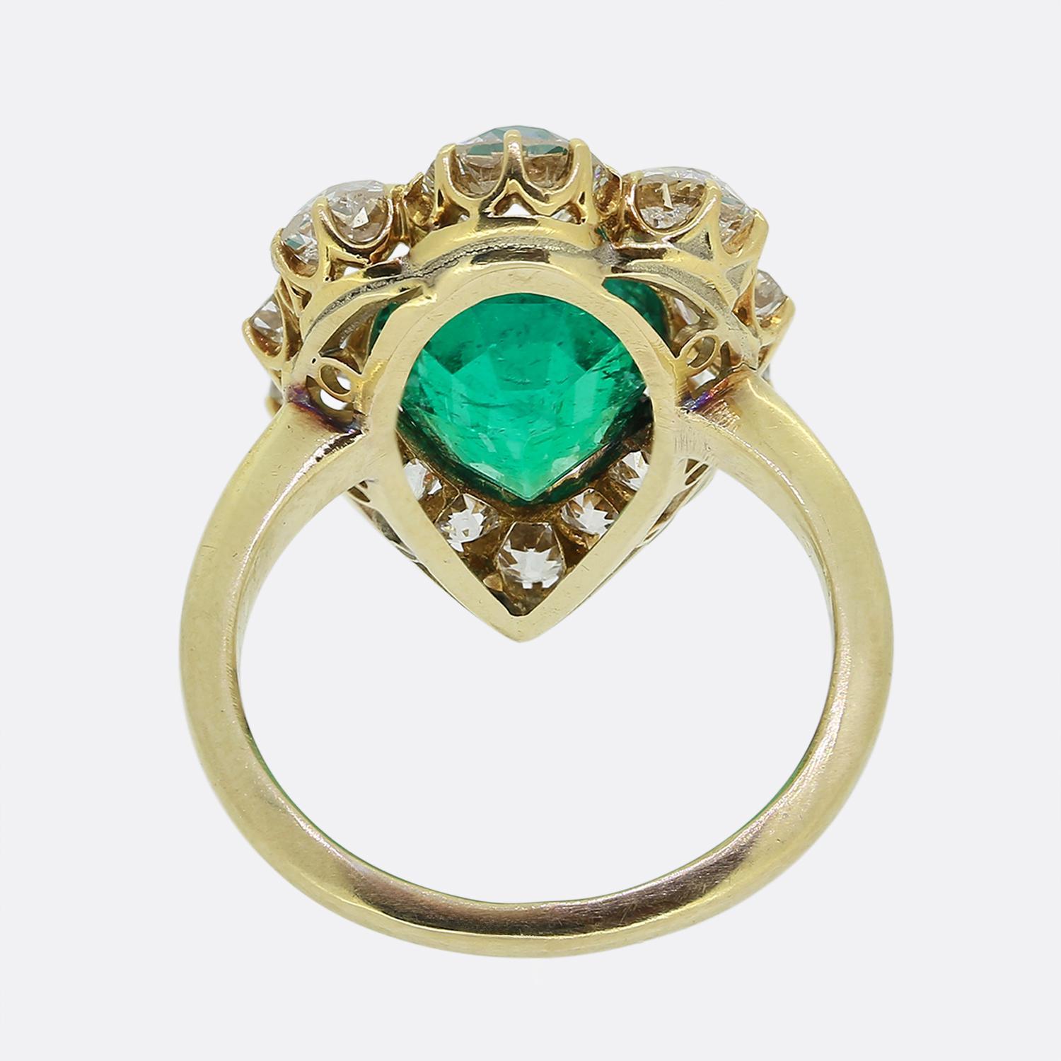 2.25 Karat kolumbianischer Smaragd- und Diamant-Cluster-Ring im Zustand „Gut“ im Angebot in London, GB