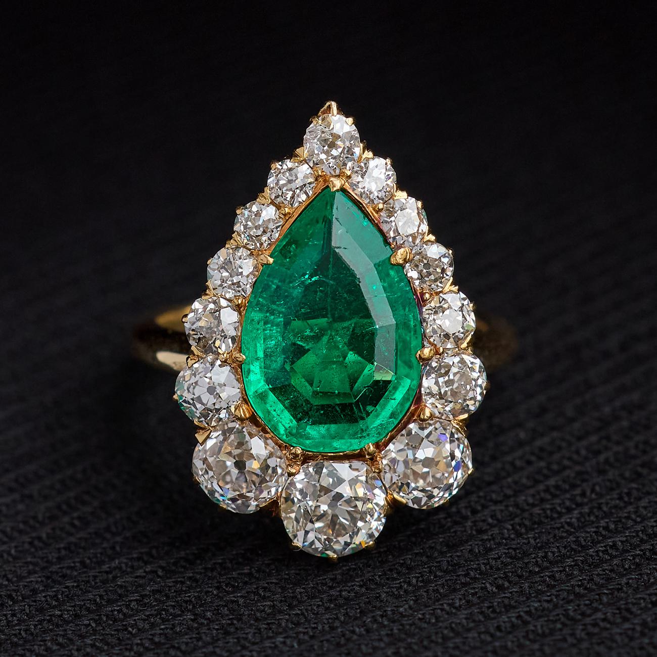 2.25 Karat kolumbianischer Smaragd- und Diamant-Cluster-Ring für Damen oder Herren im Angebot